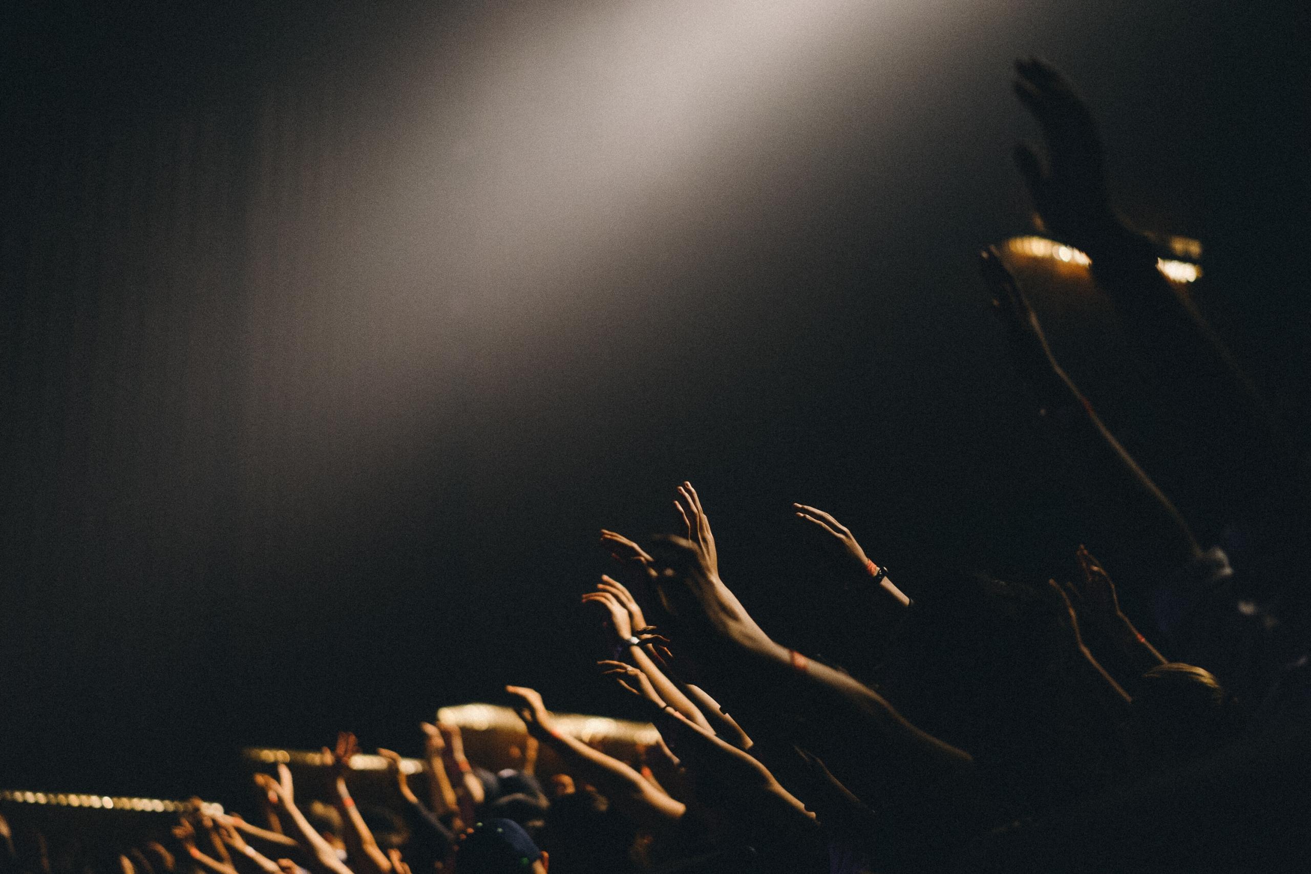 Un concert nocturne des Vieilles Charrues.