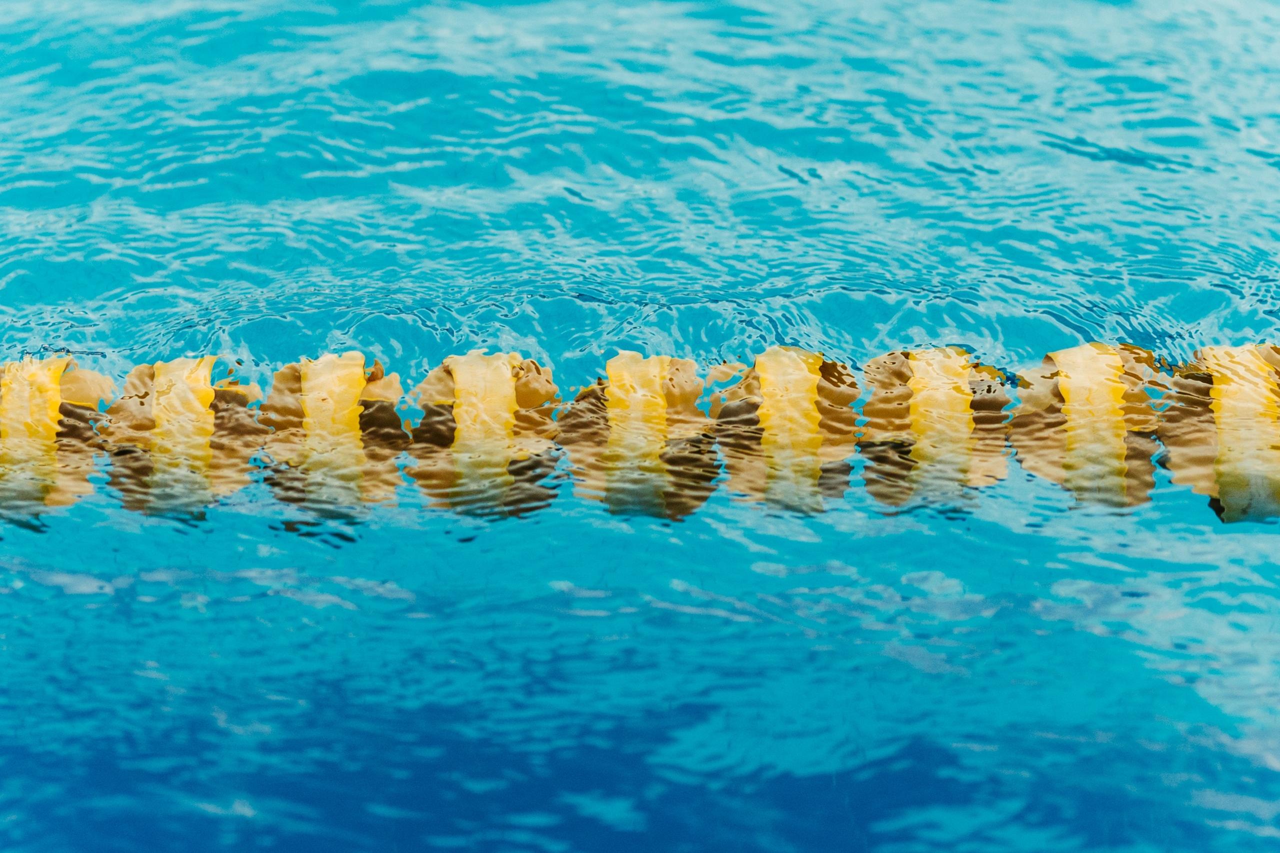 ligne d'eau dans une piscine