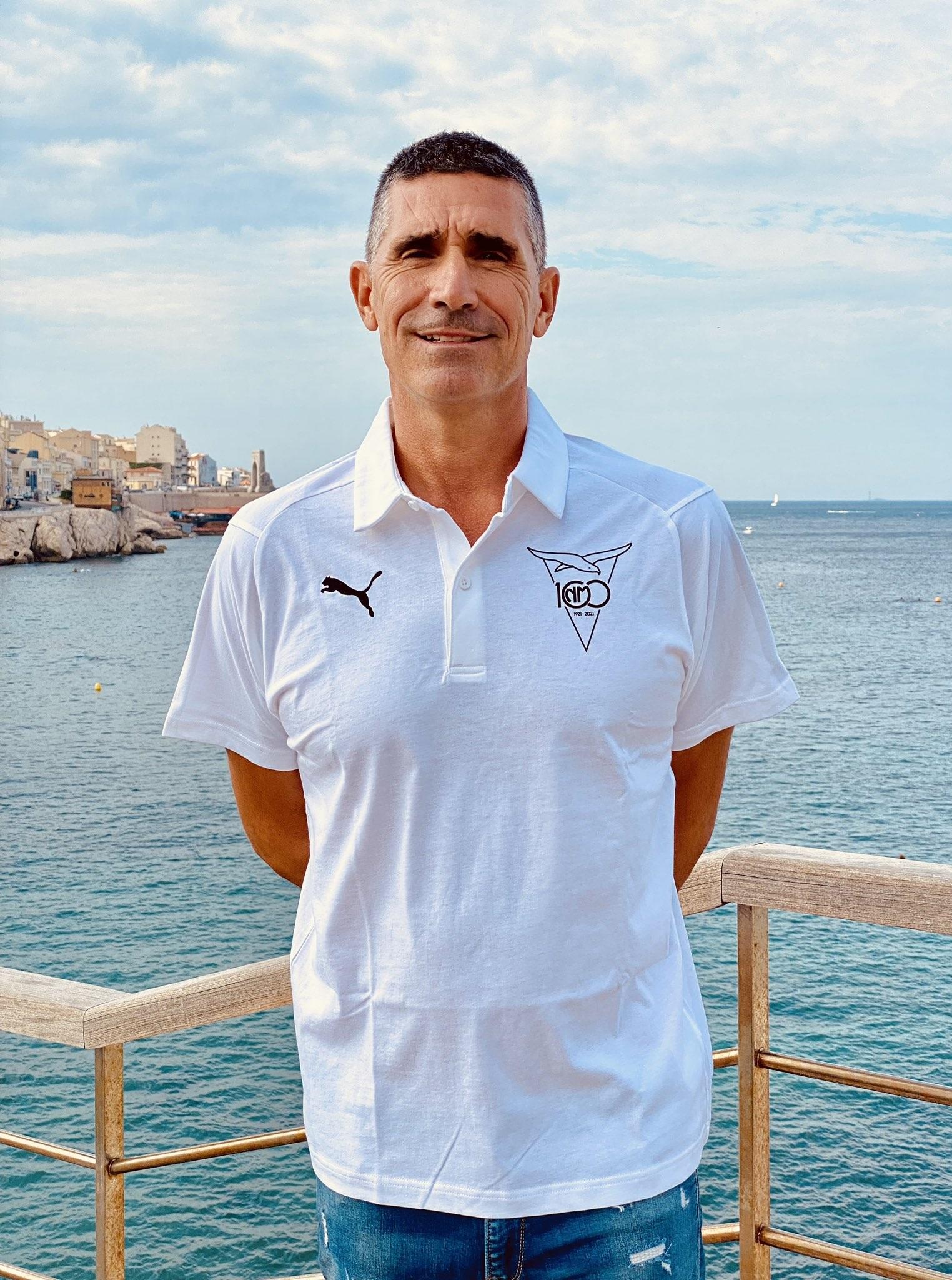 Franck Esposito devant la mer.