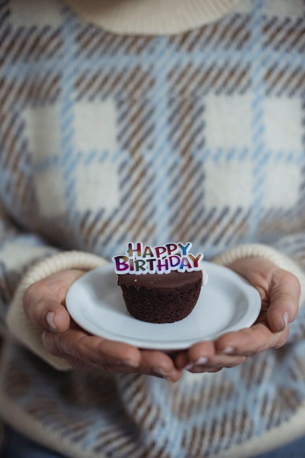 Fondant au chocolat préparé pour un anniversaire.