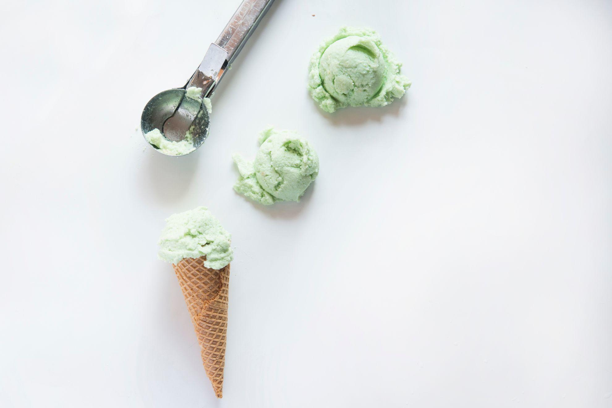 Un cornet de glace pistache.