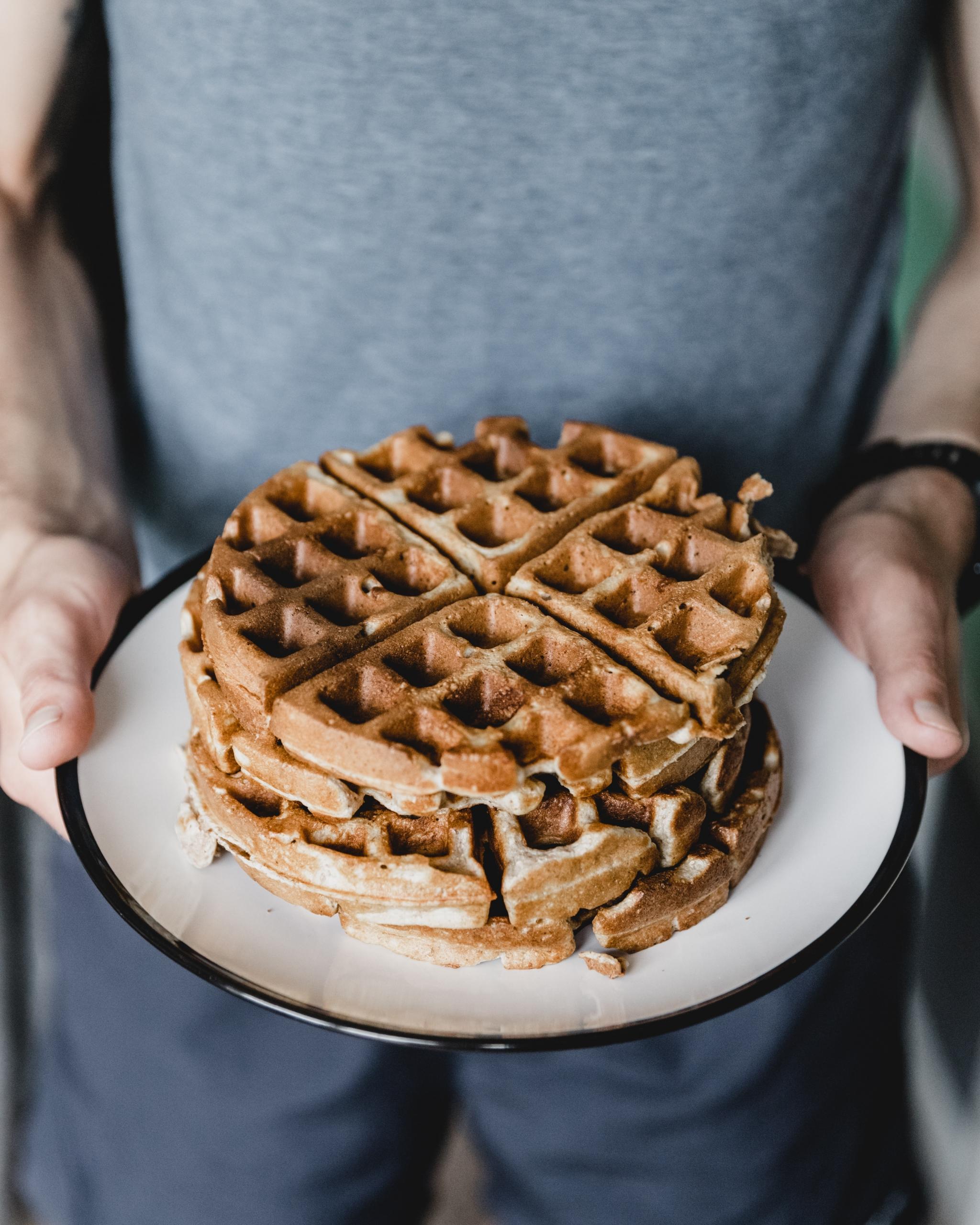 Une pile de gaufres à la vanille.