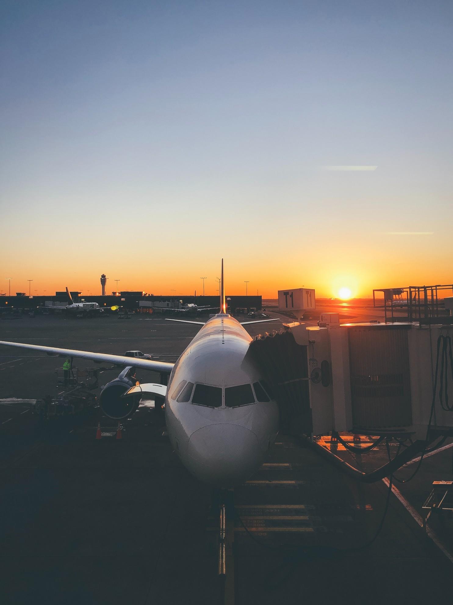 Le tarmac d'un aéroport.