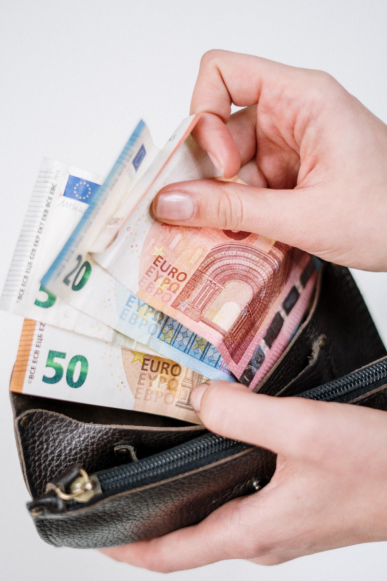 Une liasse de billets.