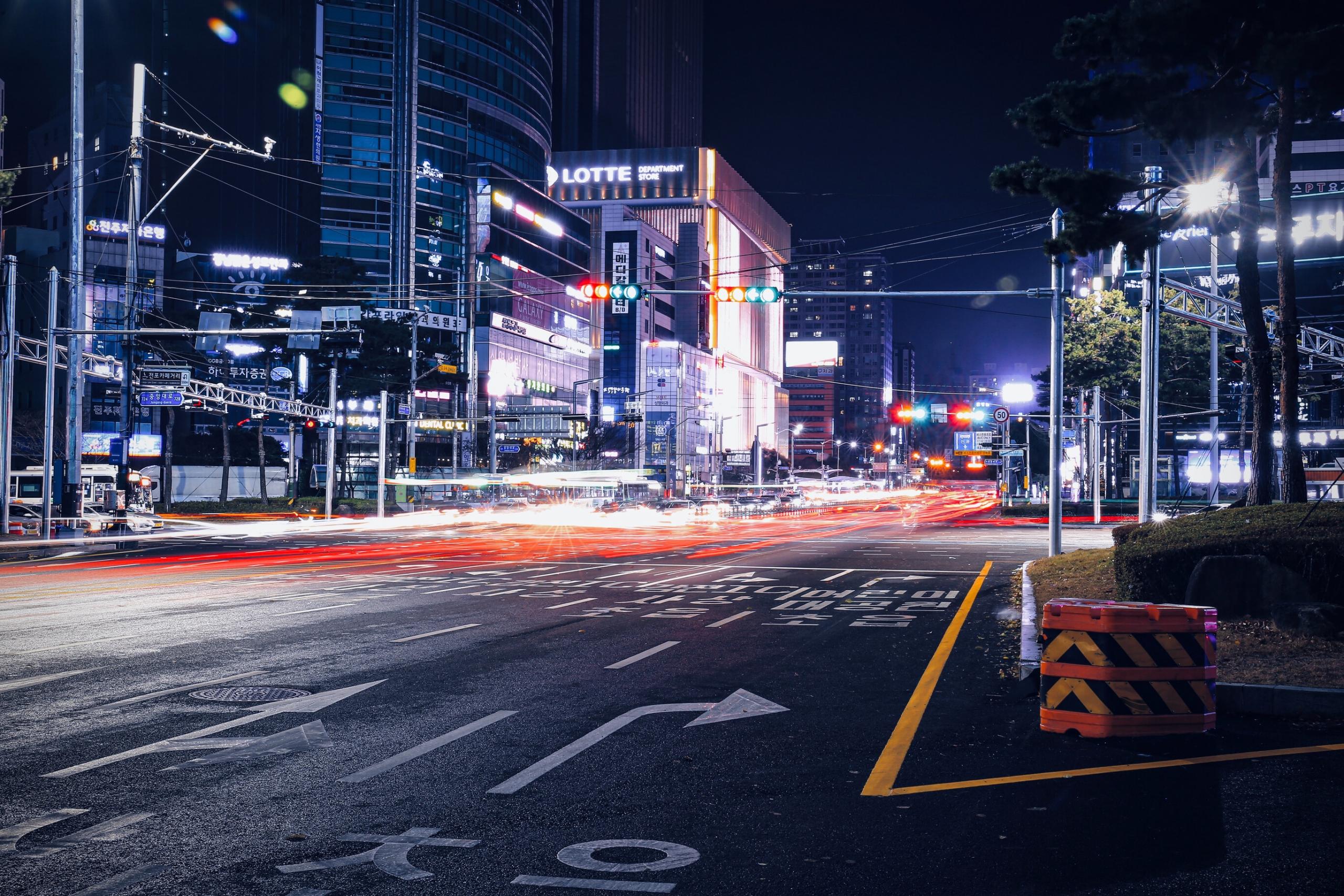 Une rue de Busan de nuit.
