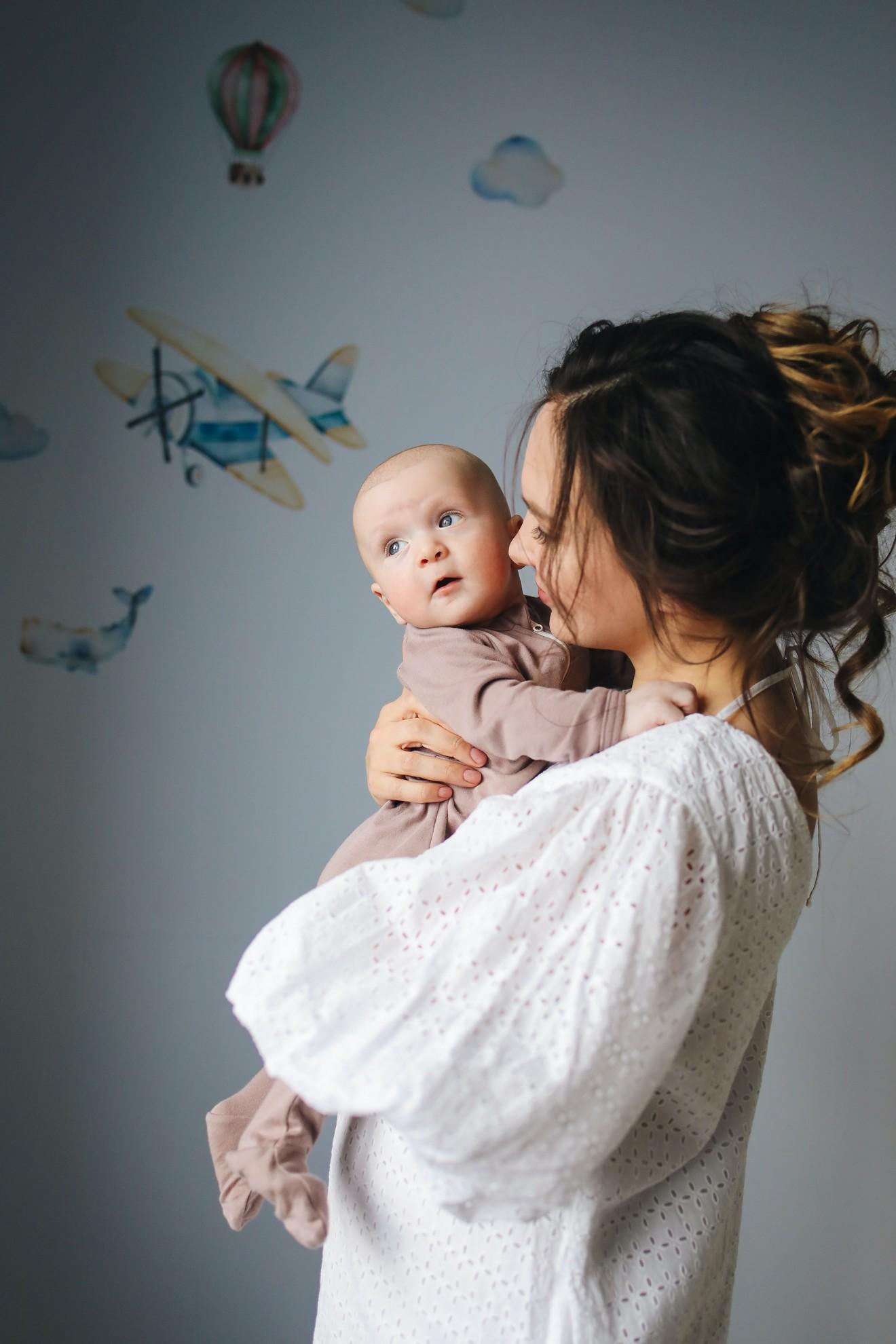 Une mère et son enfant.