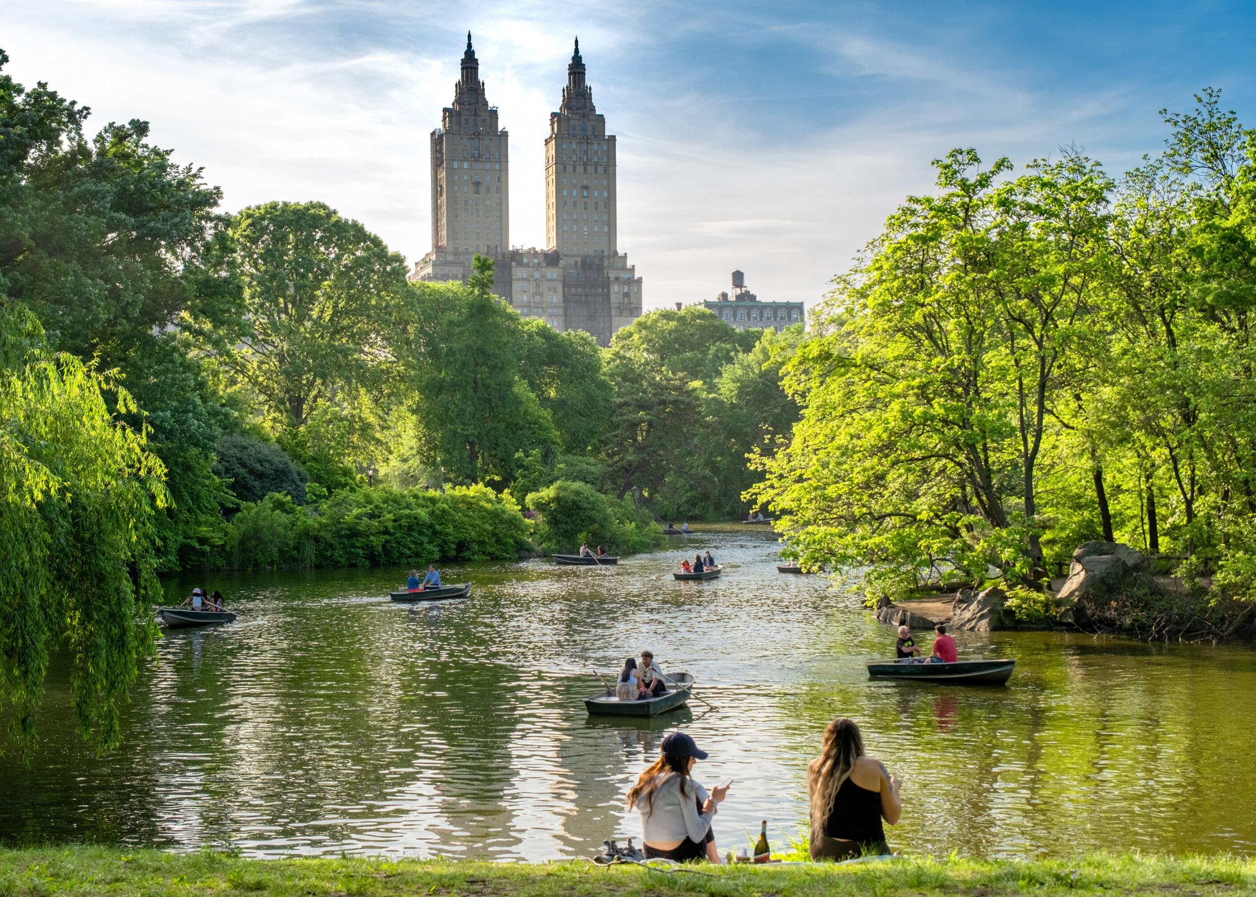 Le lac de Central Park en été.