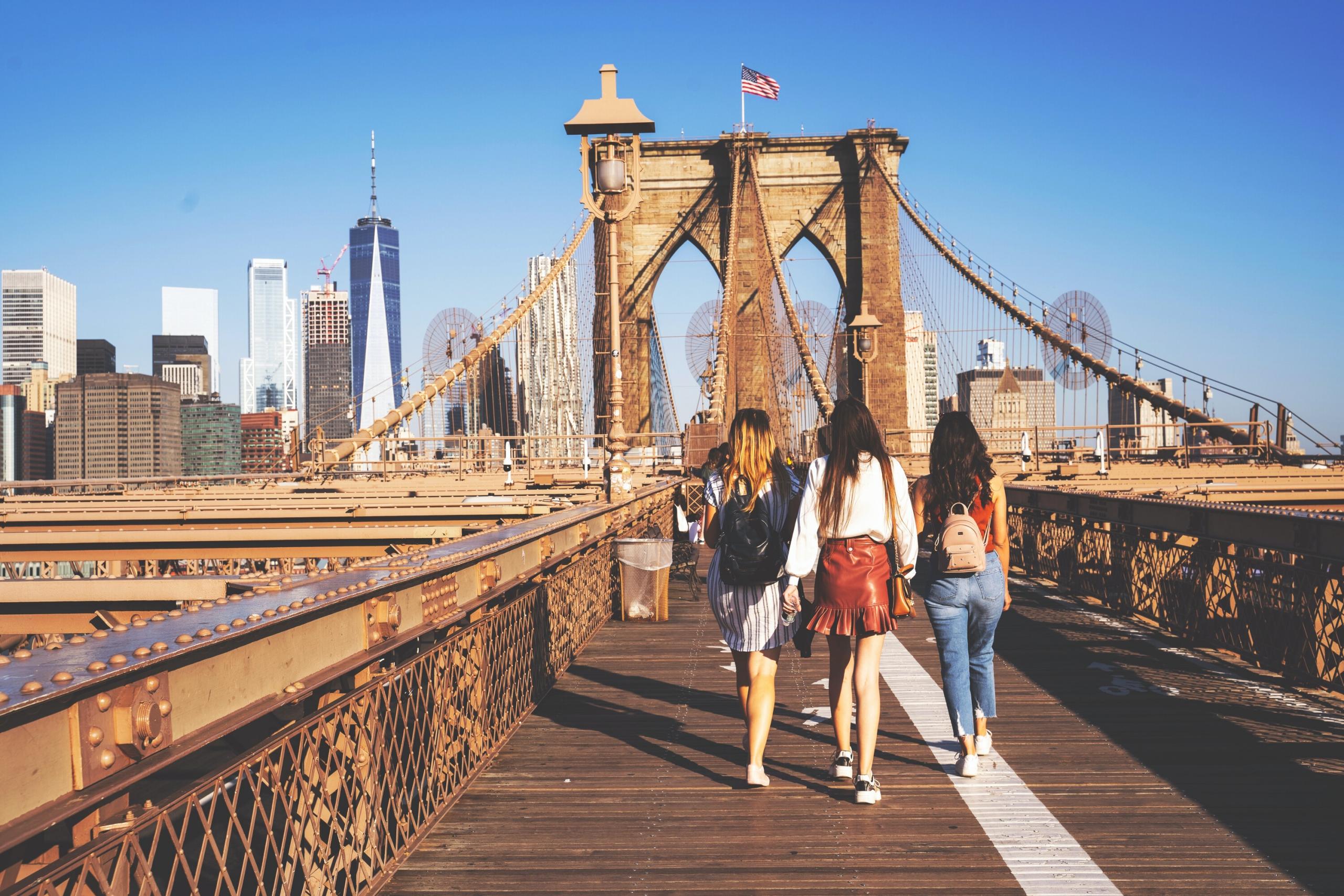 Le pont de Brooklyn en été.