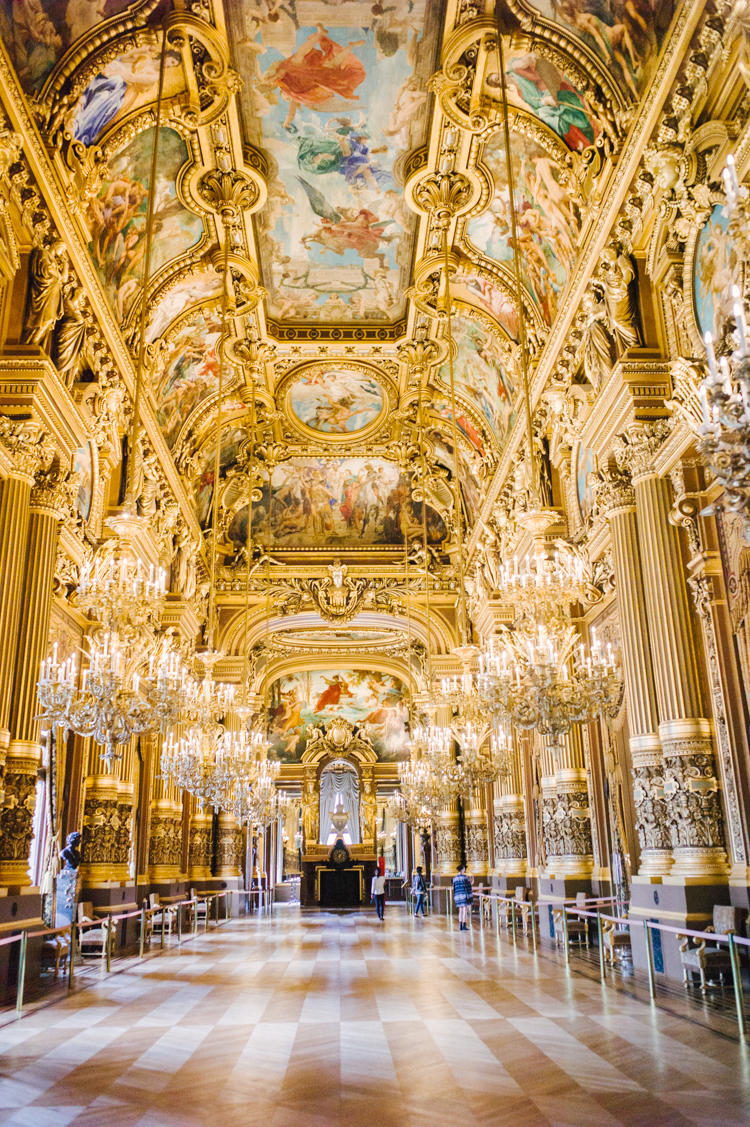 Intérieur de l'opéra Garnier à Paris.