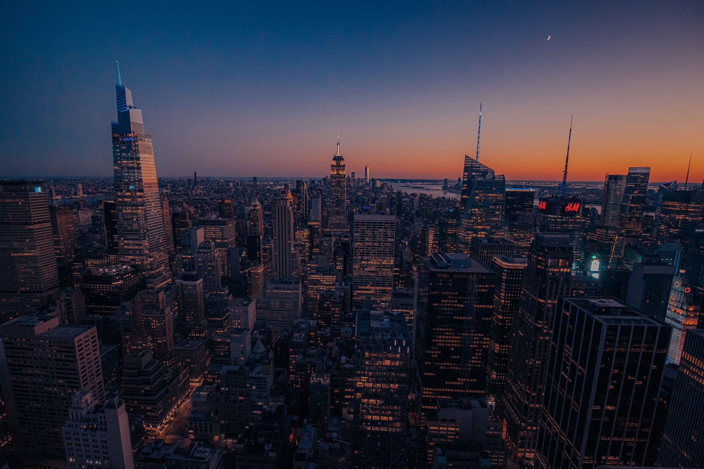 Vue sur les immeubles new-yorkais. 