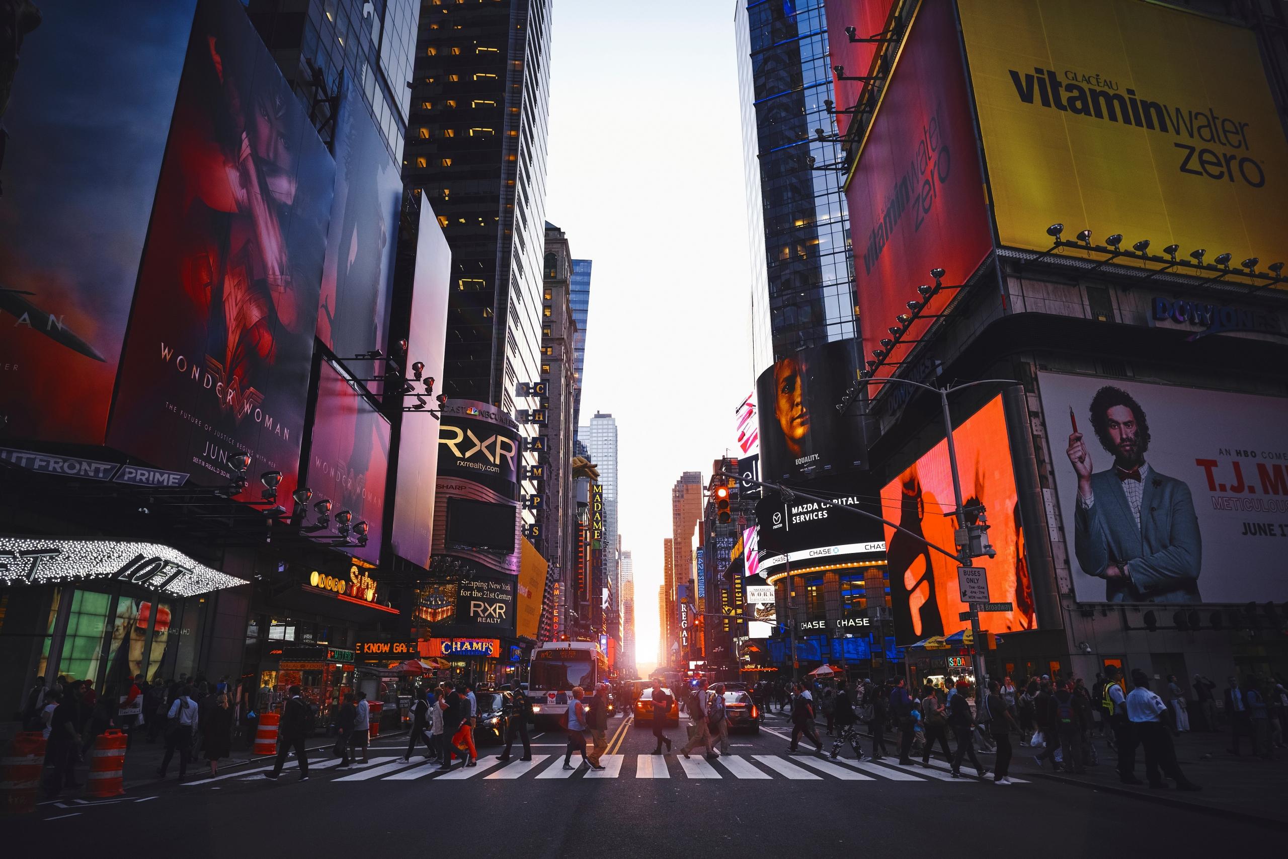 Une vue typique de New York le soir venu.