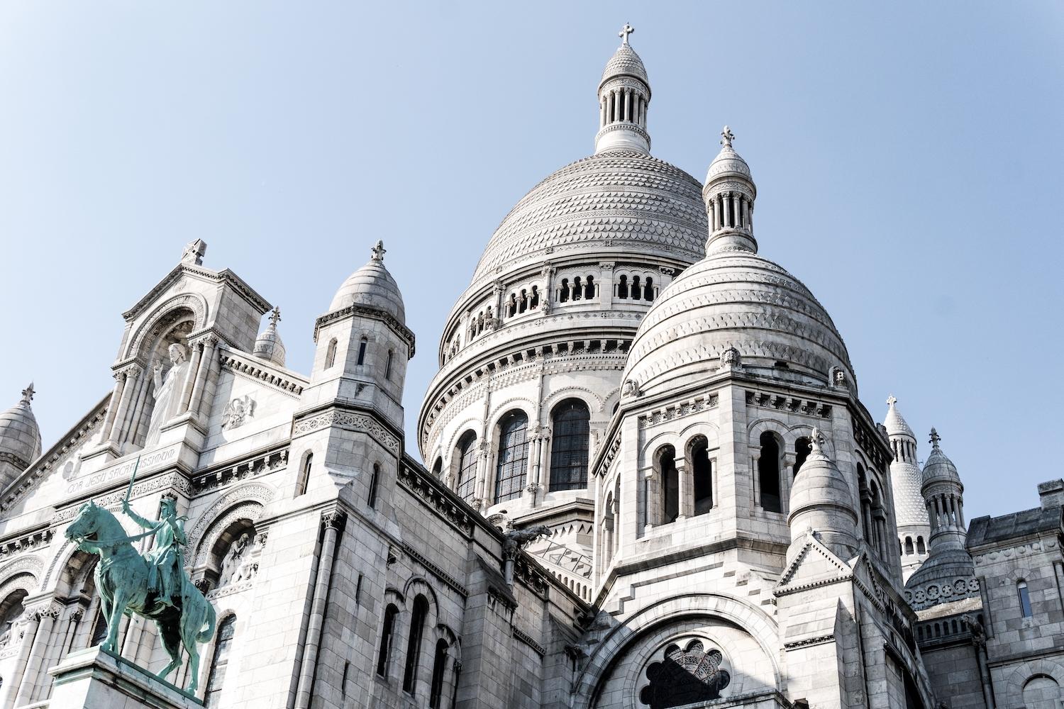 Zoom sur la cathédrale du Sacré-Coeur à Paris