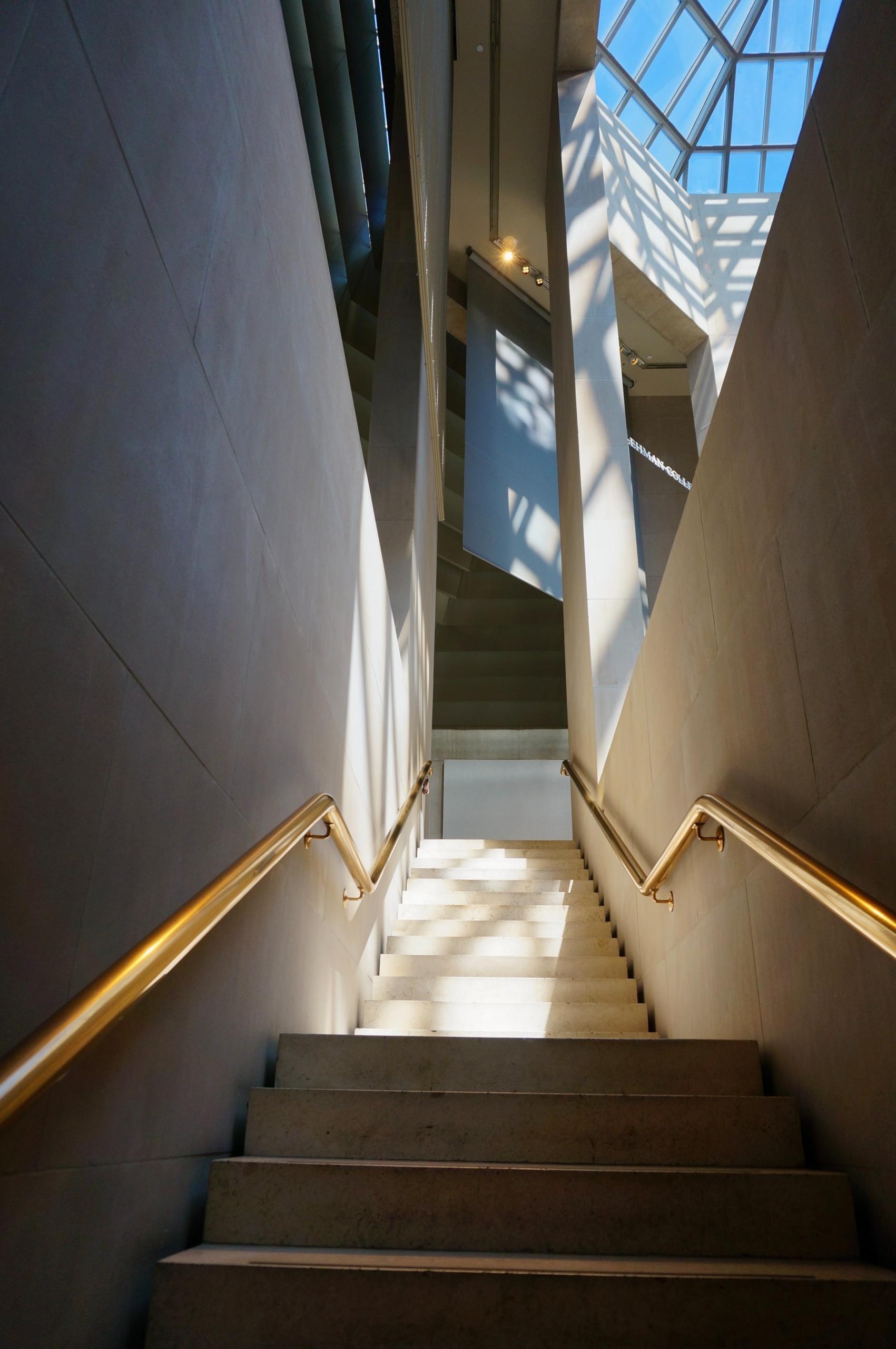 Les escaliers du Met museum de New York.