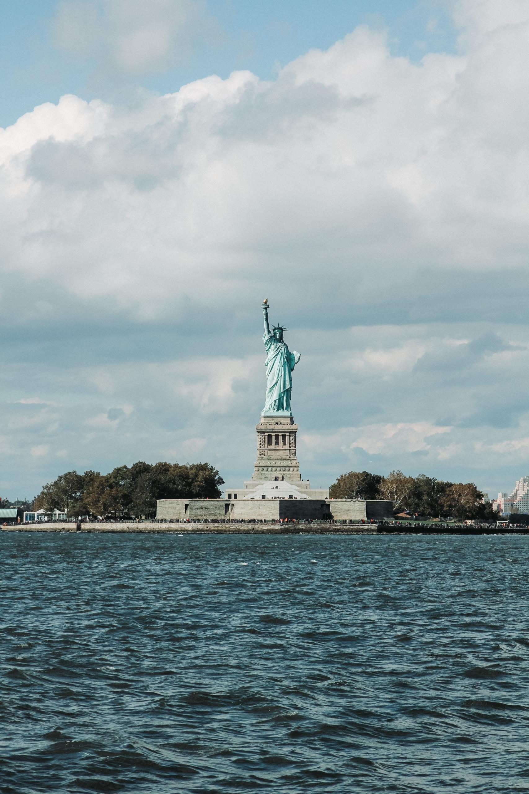 Une vue depuis un bateau de la statue de la liberté à New York City !
