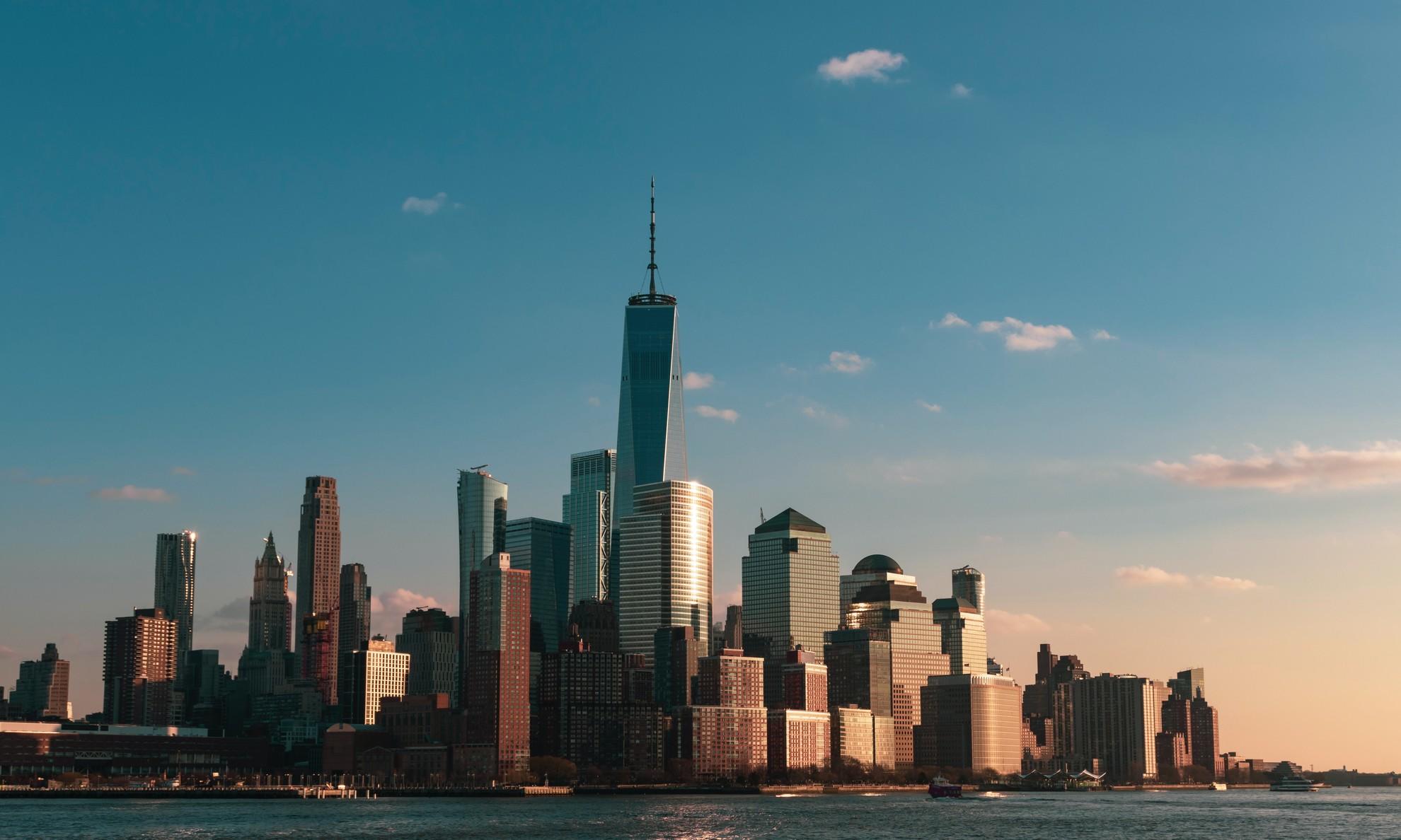 Les buildings de New York à l'aurore.