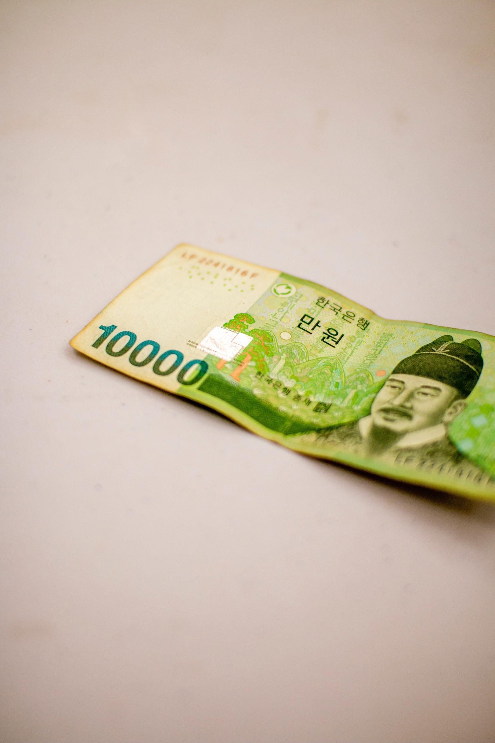 Un billet de 10000 wons coréens.