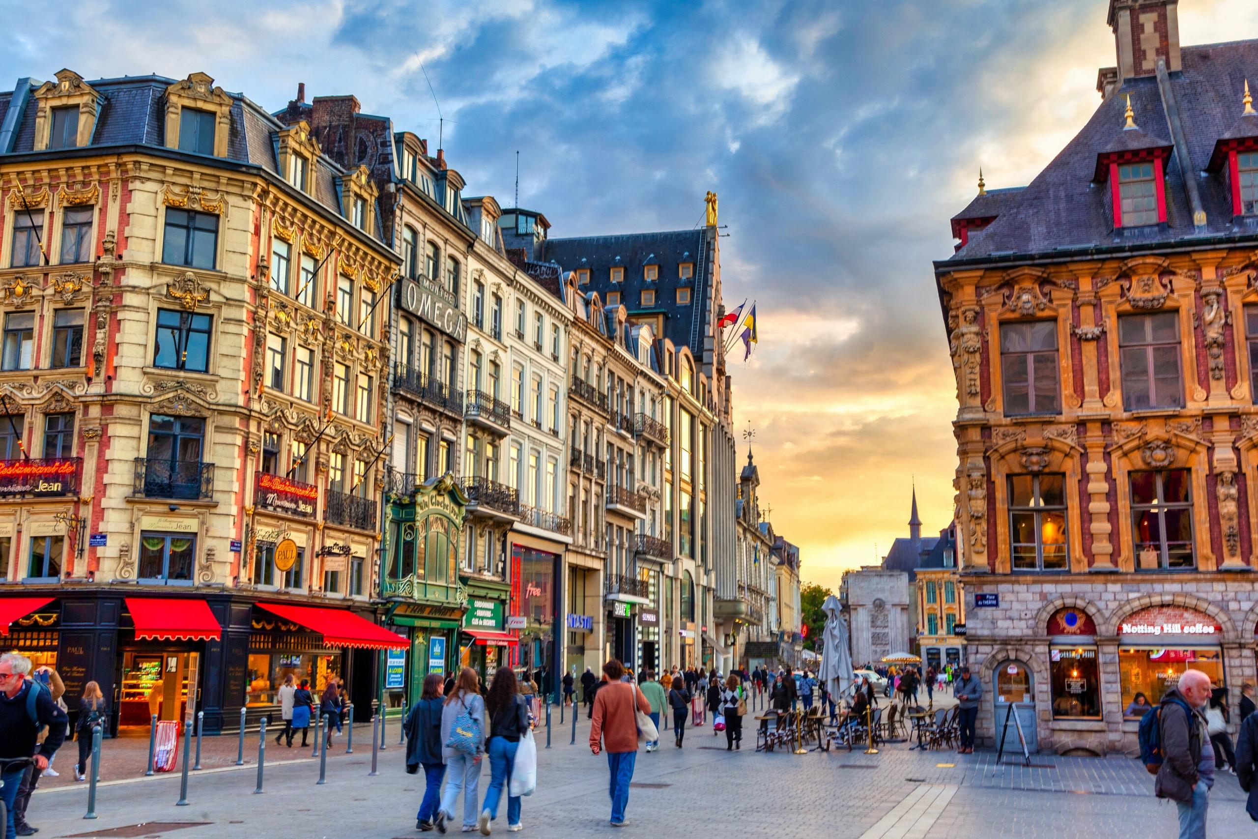 Une rue animée de Lille.