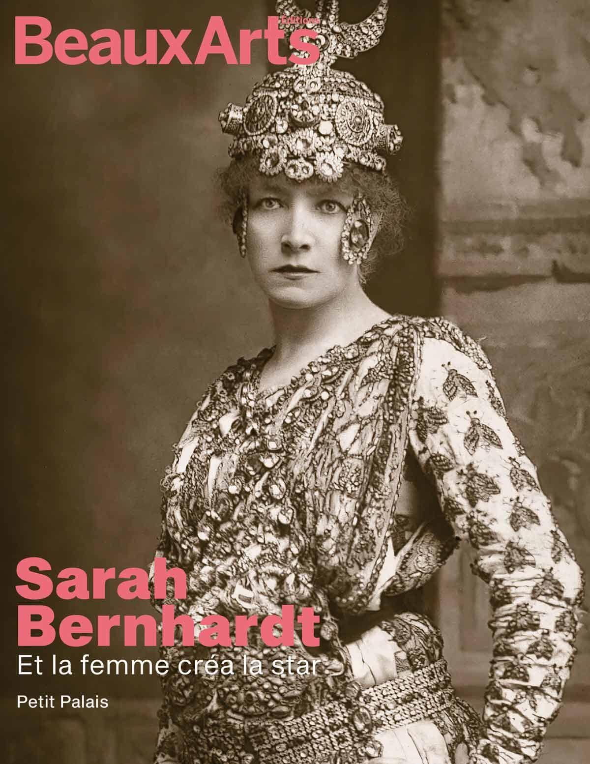 Une des Beaux-Arts avec l'actrice Sarah Bernhardt