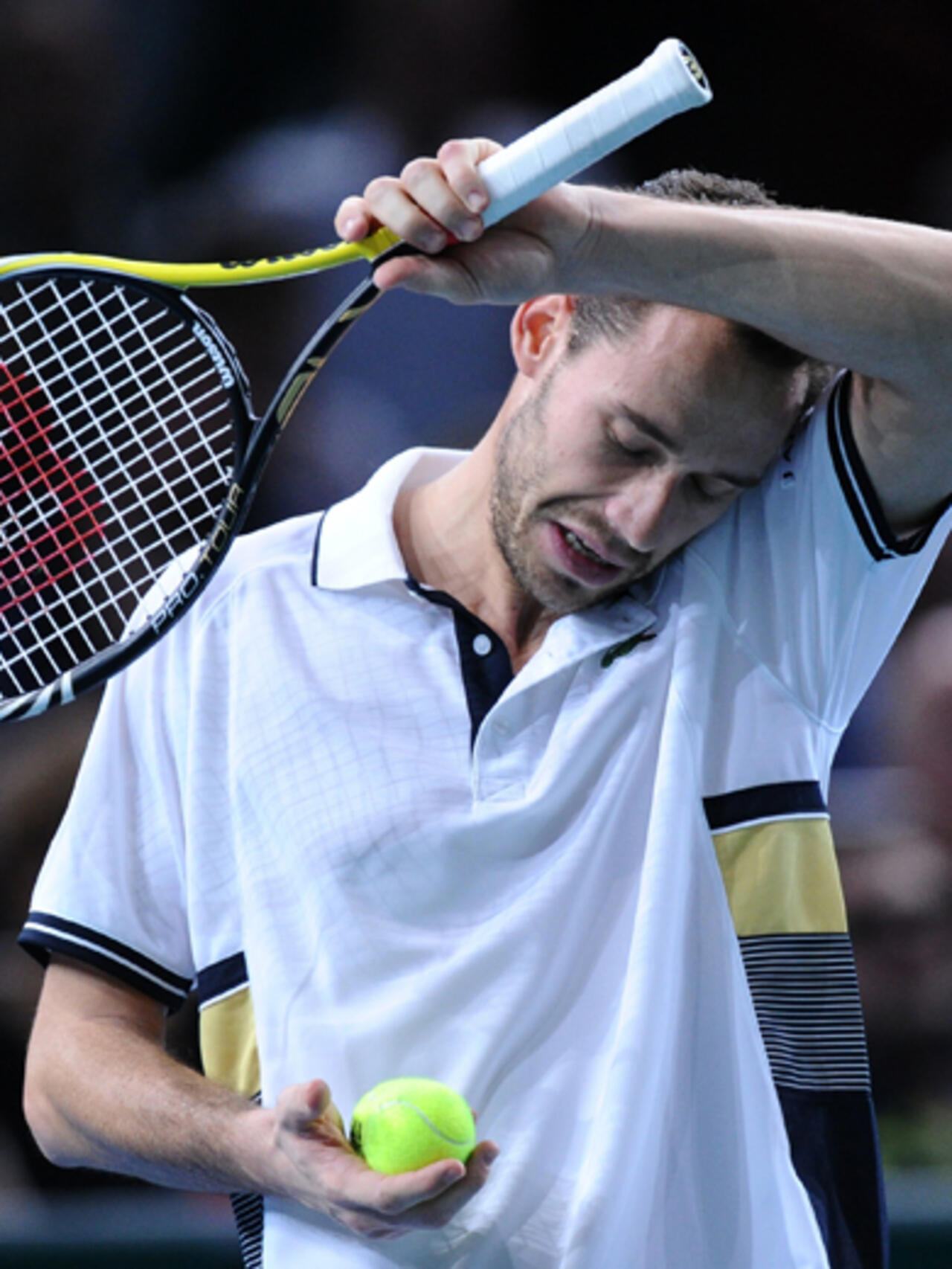 Photo de Michaël Llodra sur un court de tennis. 