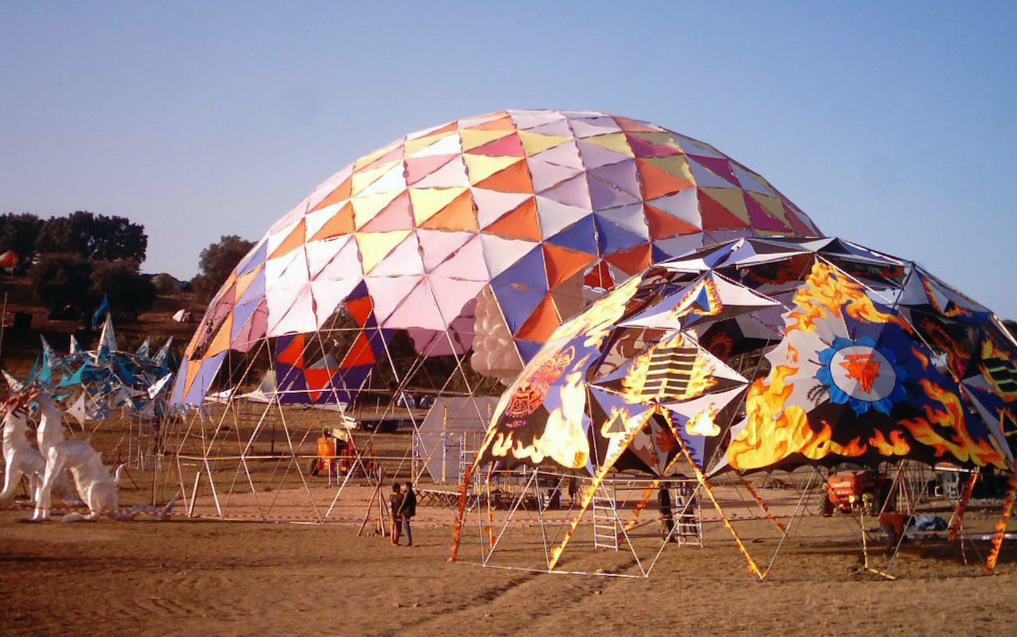 Un chapiteau installé pour un festival au Portugal.