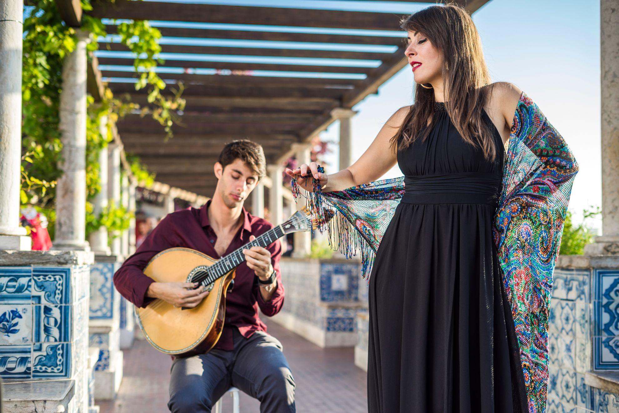 Un duo de musicien jouant du fado.