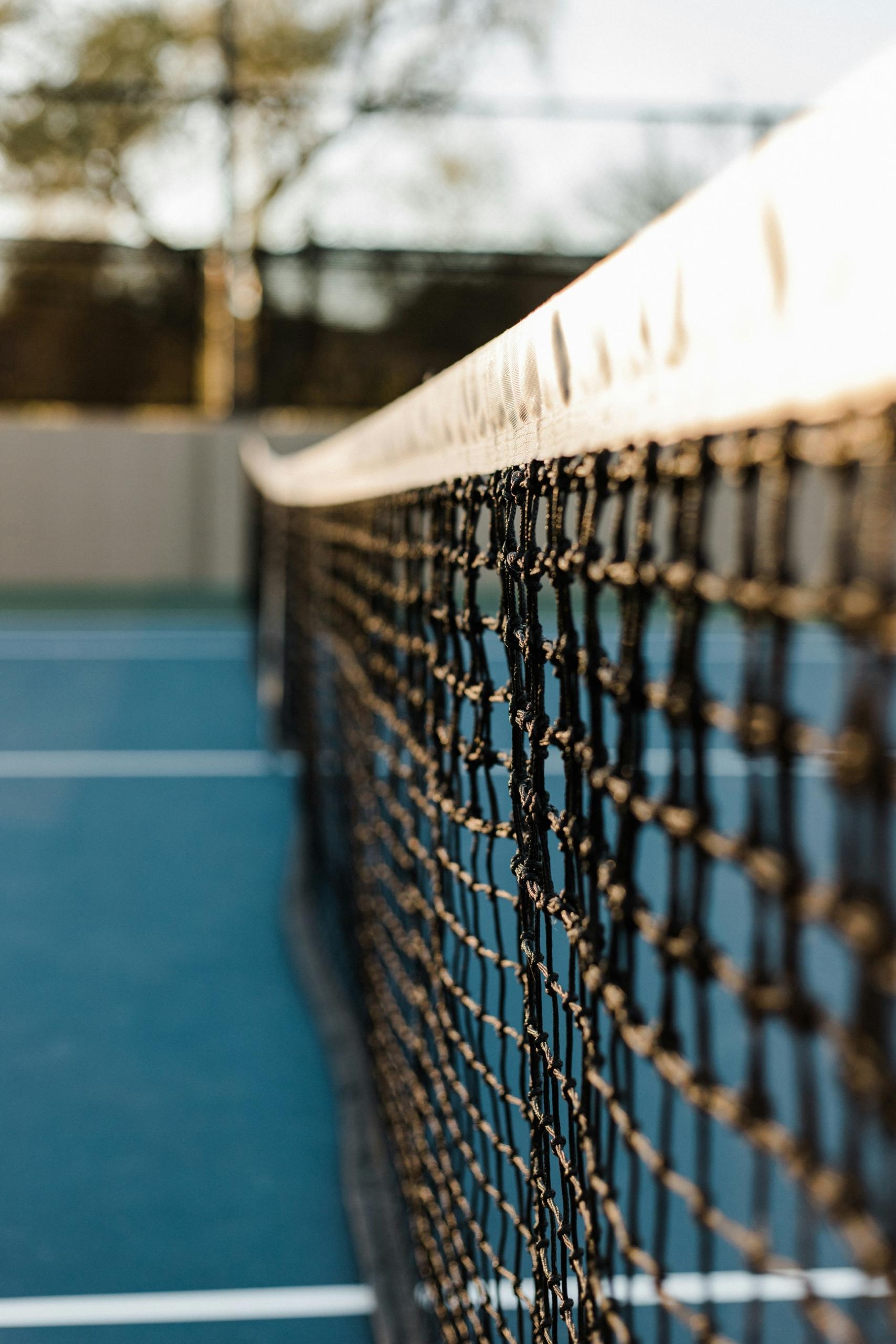 Un filet de tennis vu de près.