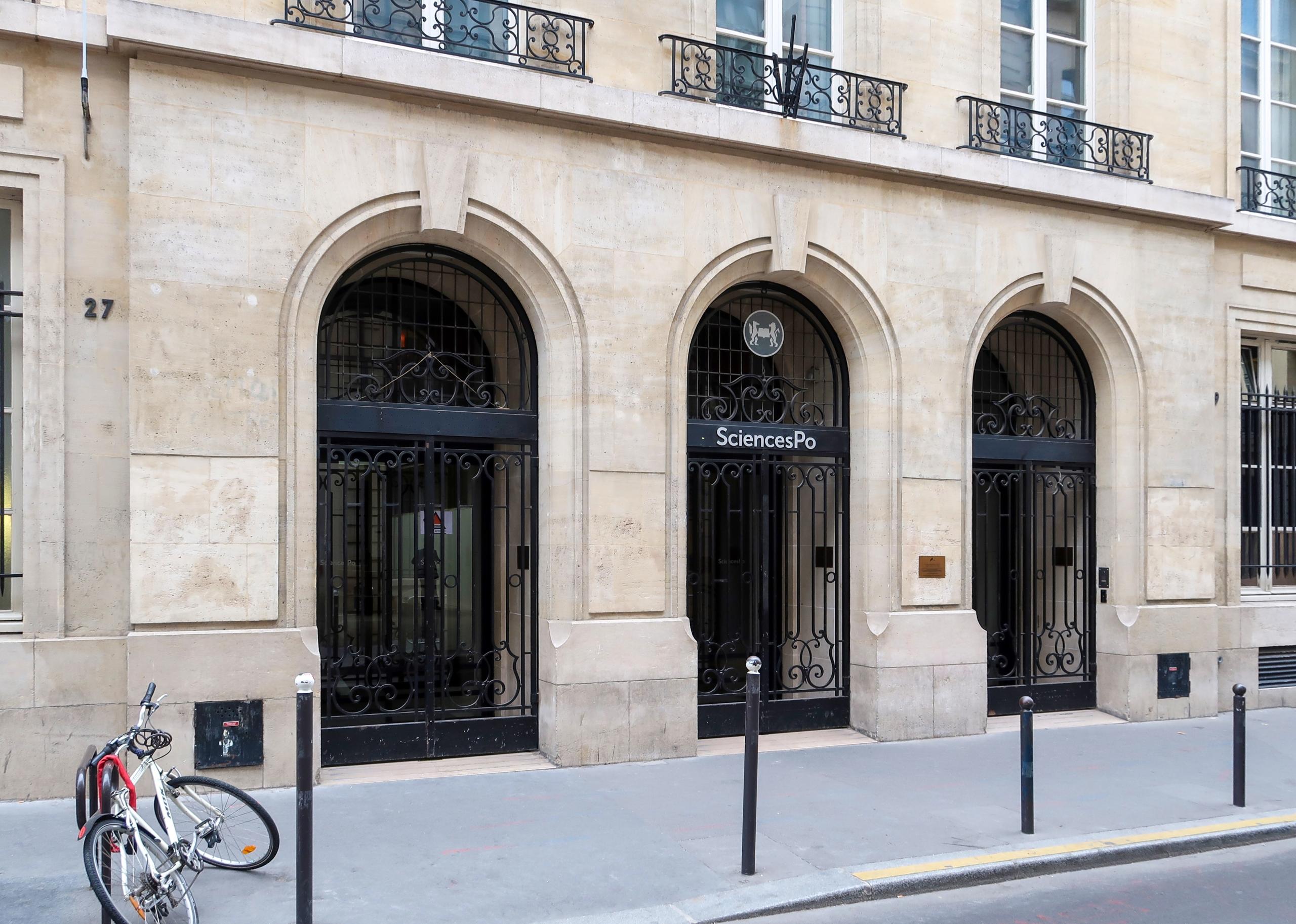 entrée de l'école Sciences Po Paris