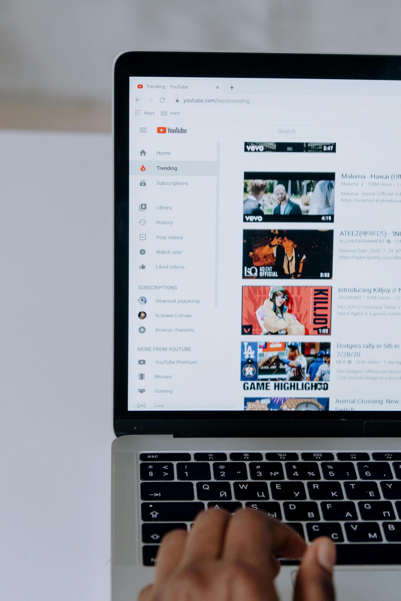 Des vidéos sur Youtube.