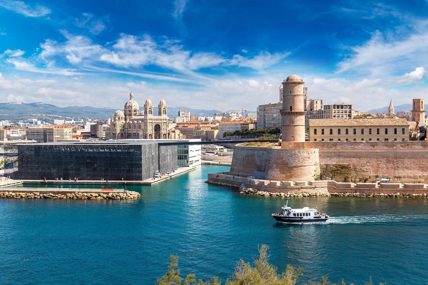 Vue de la ville de Marseille par la mer.