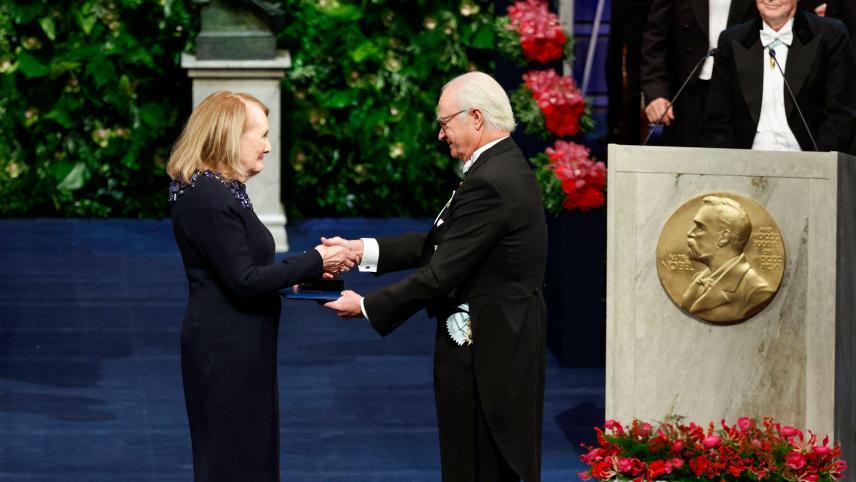 Annie Ernaux reçoit le Prix Nobel de littérature en 2022