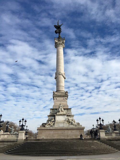 Vue du Monument aux Girondis Place des Quinconces à Bordeaux