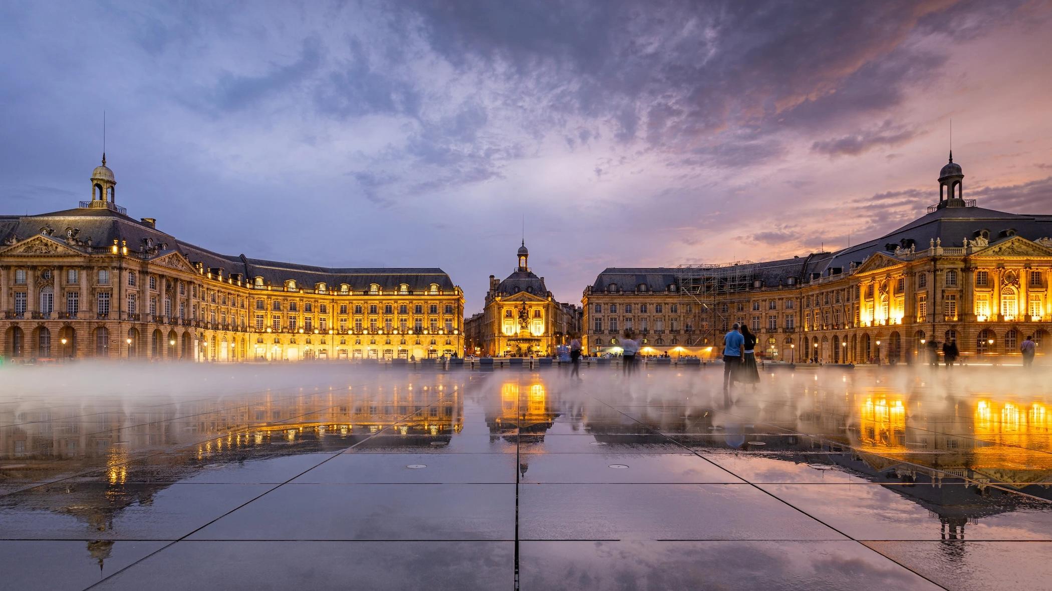 Vue de la Place de la Bourse à Bordeaux de nuit