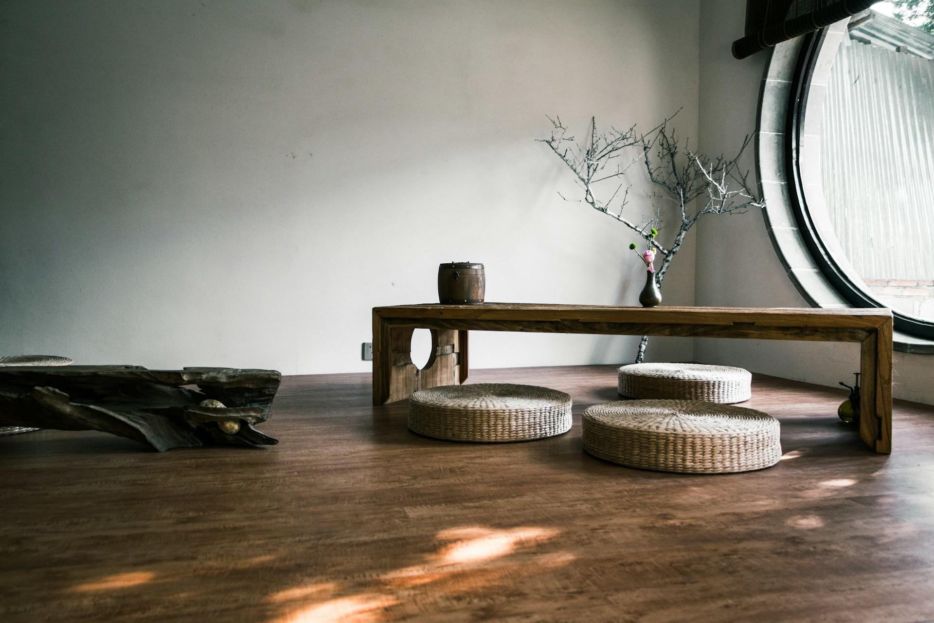 intérieur zen avec du mobilier en bois 