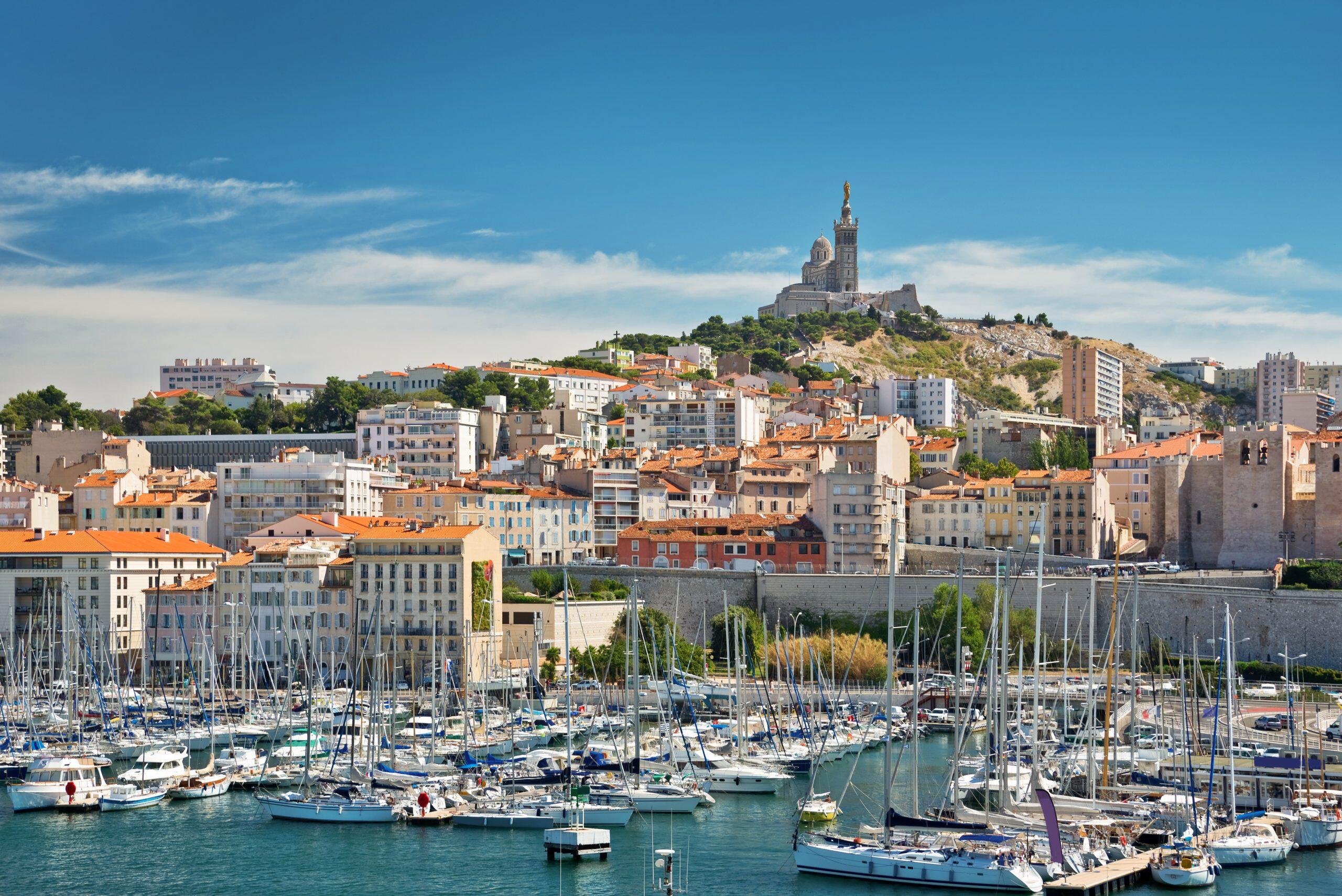 Vue de la ville de Marseille depuis le port