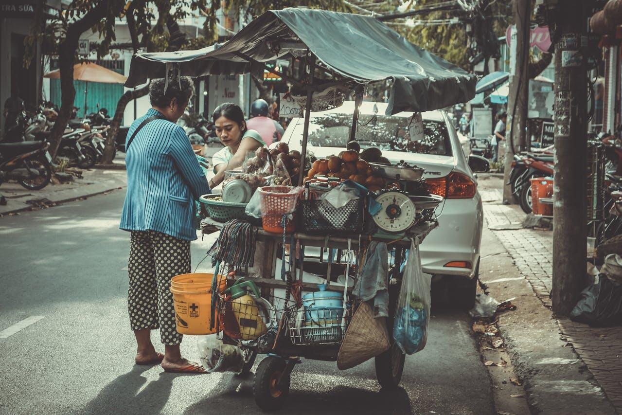 Deux vietnamiennes sur un tuktuk au Vietnam.