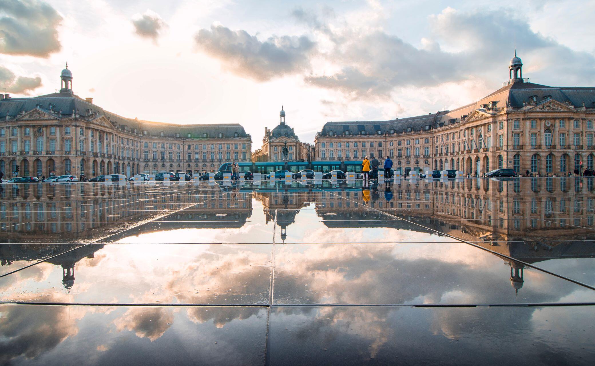Vue d'ensemble du Miroir d'eau de Bordeaux