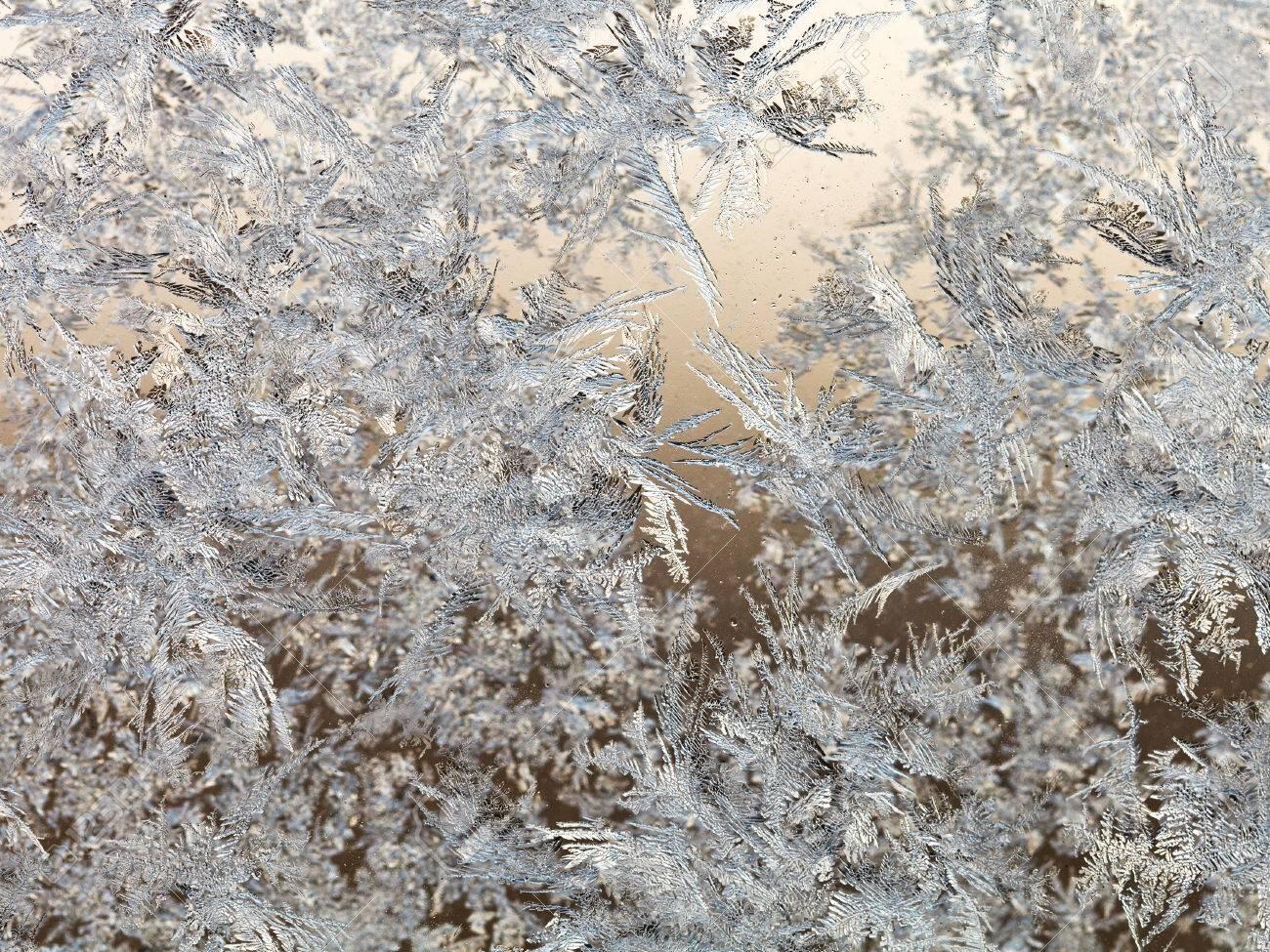 Surface gelée avec des flocons apparents 