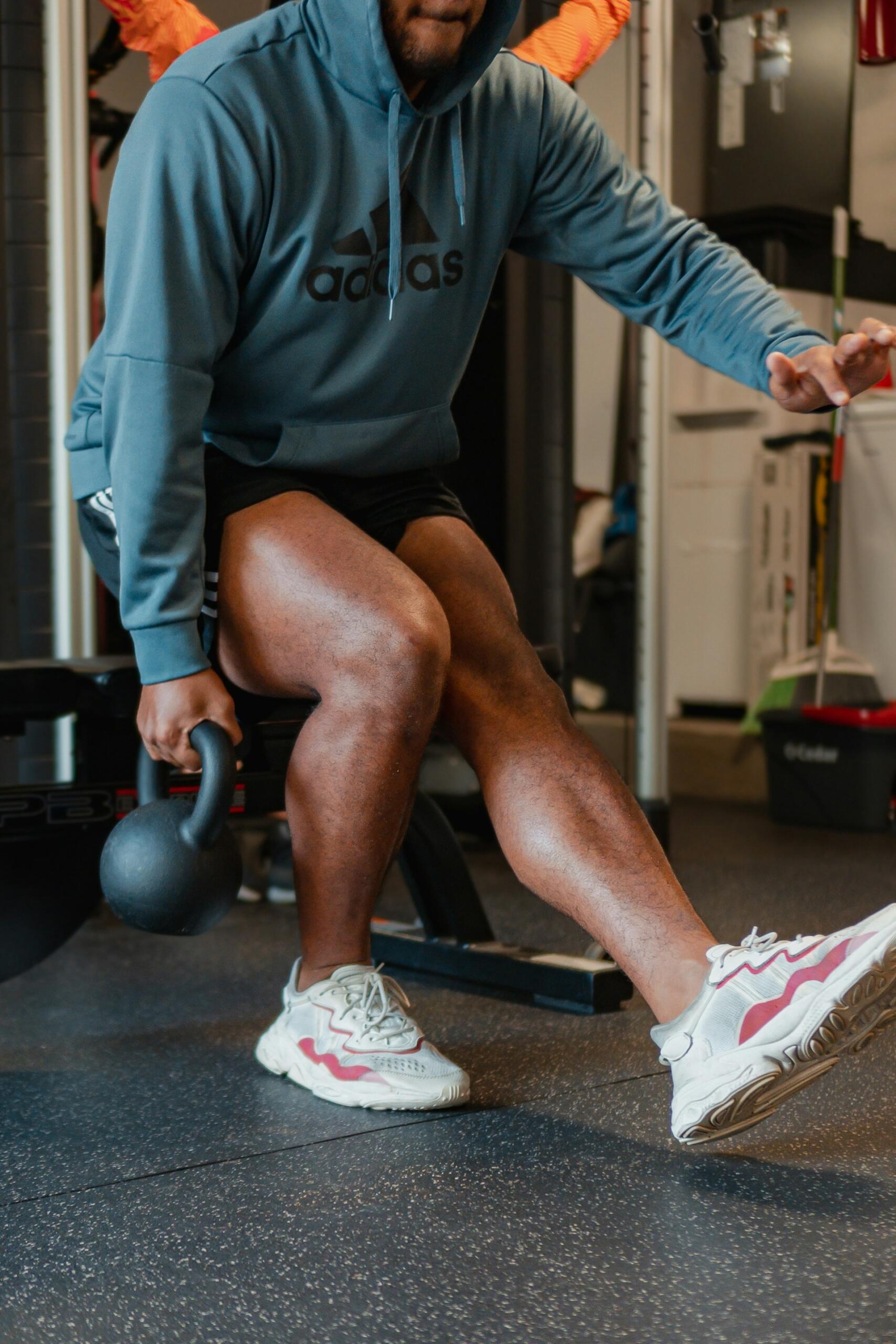 personne en train de faire du sport à la salle 