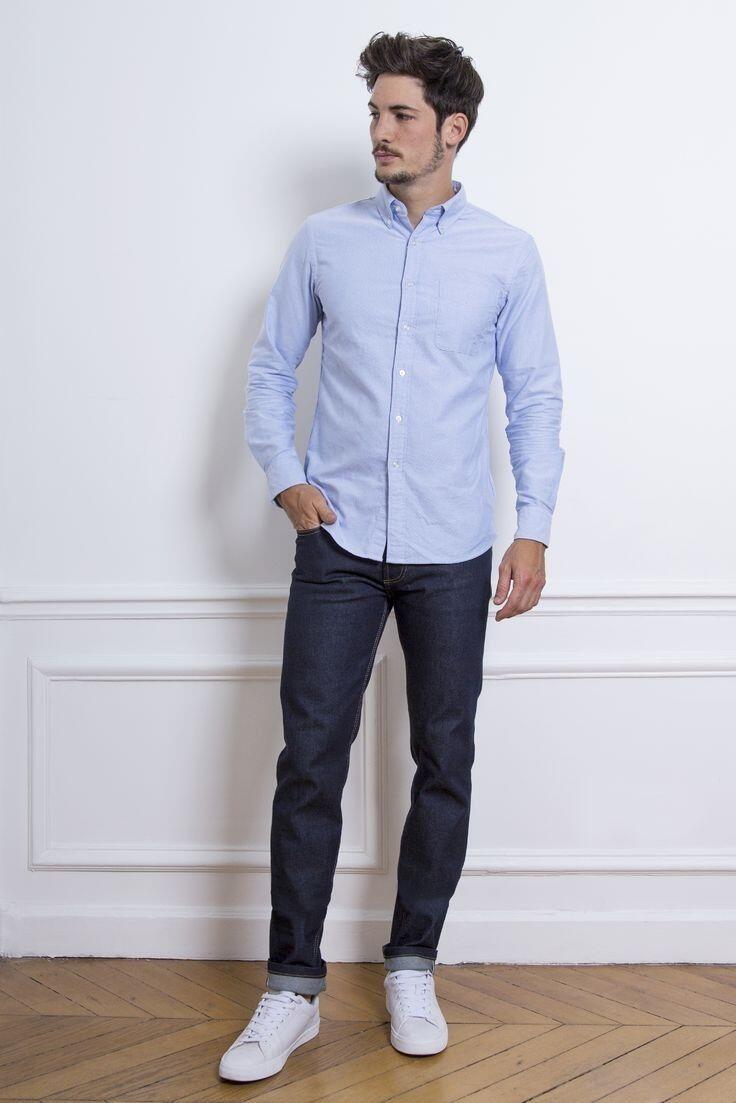 homme chemise bleue