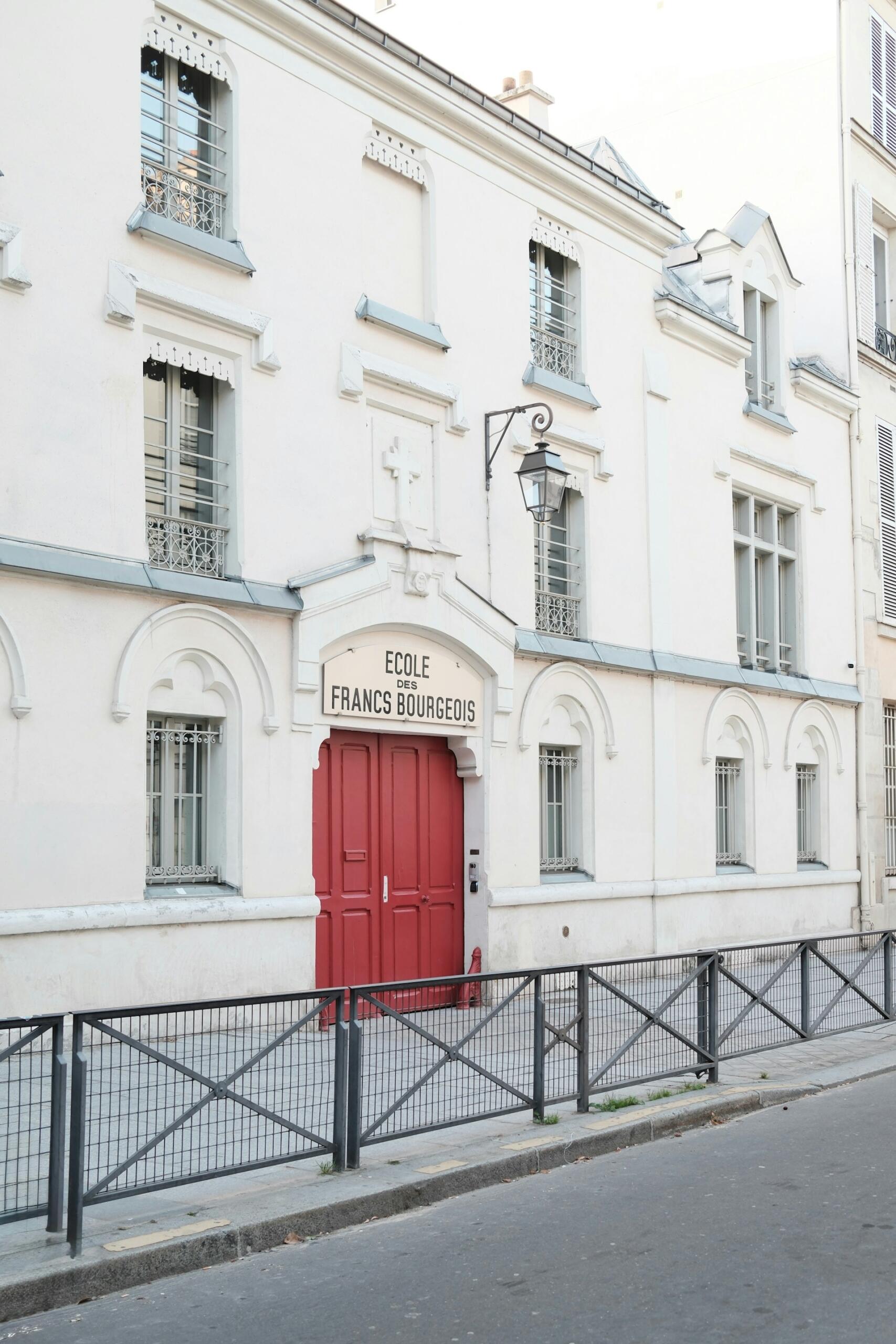 devanture d'une école française