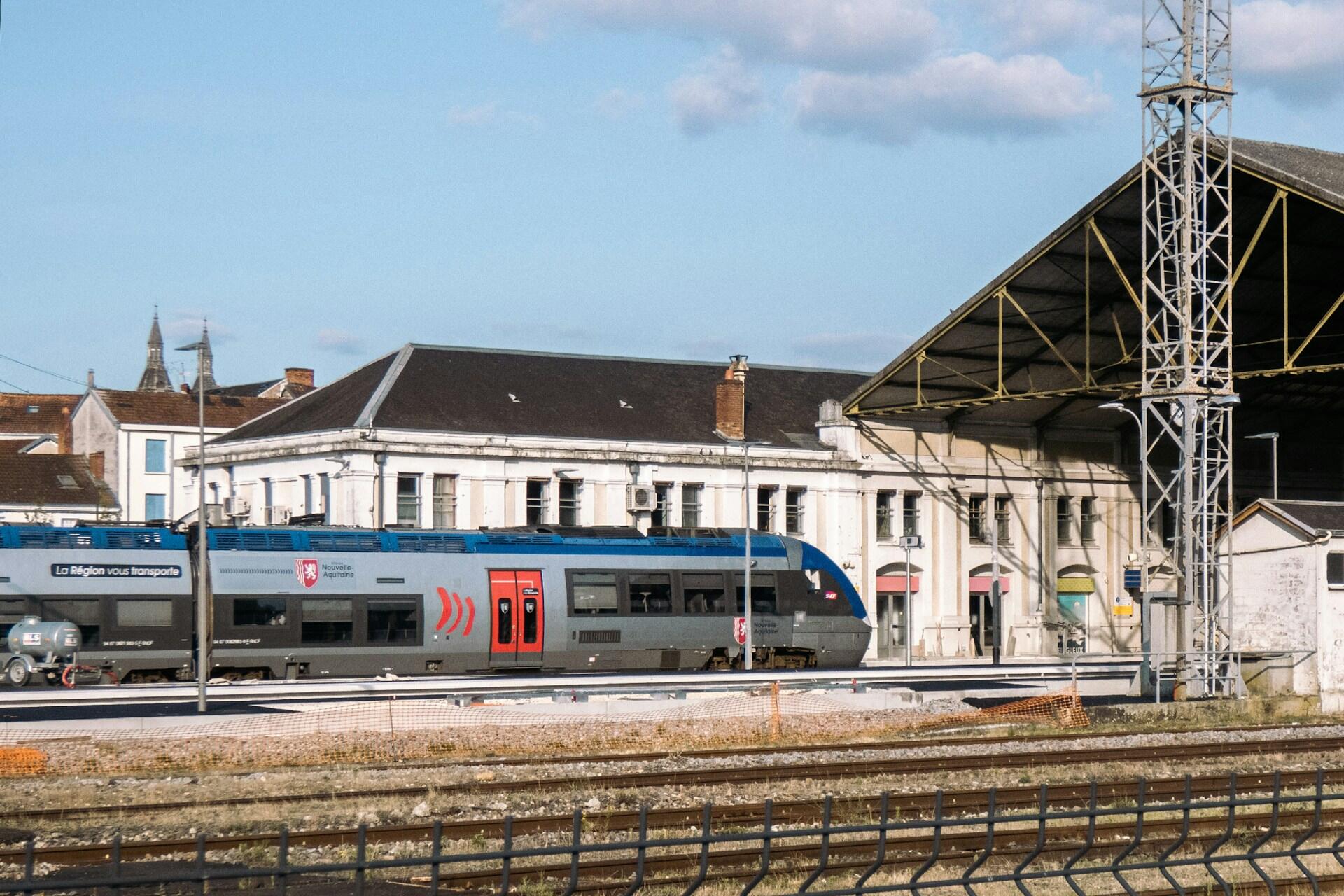 Train TER entrant en gare