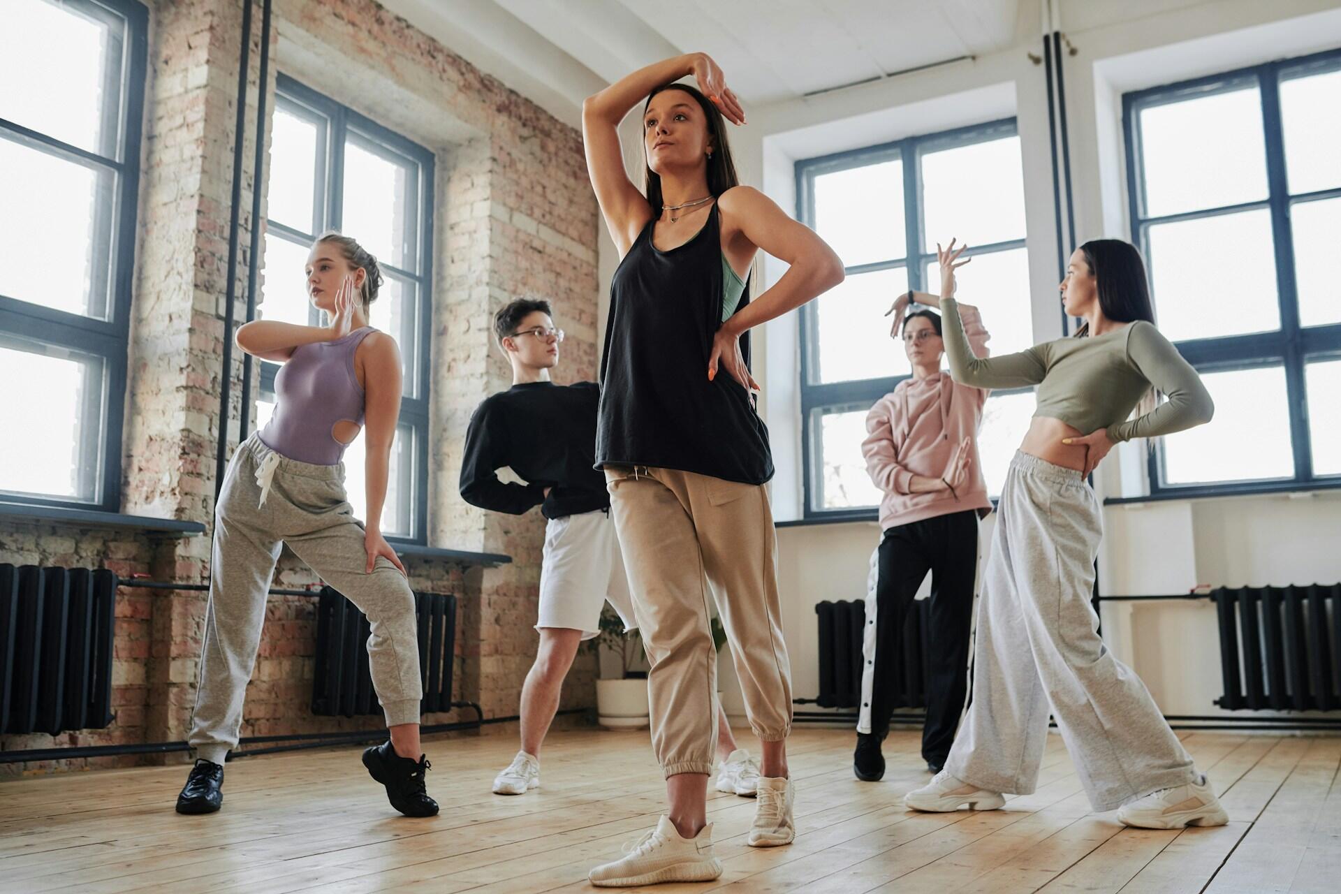 Des femmes dans un studio de danse