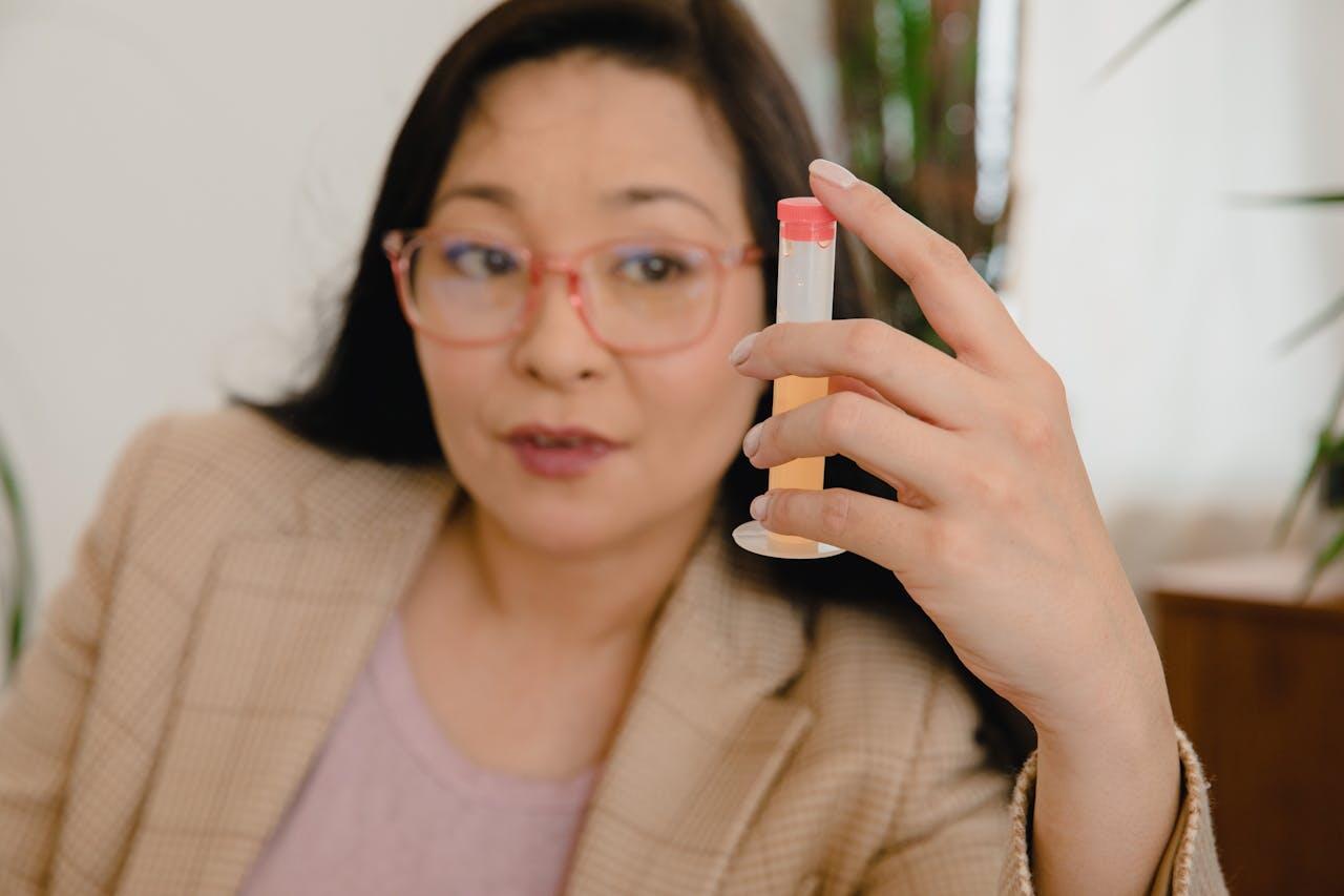 Photo d'une femme scientifique.