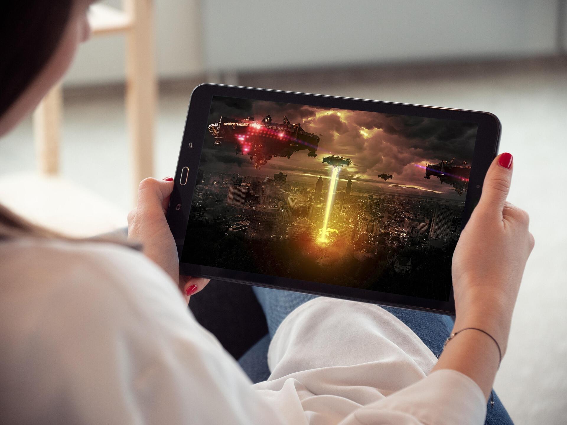 Une tablette avec un jeu vidéo