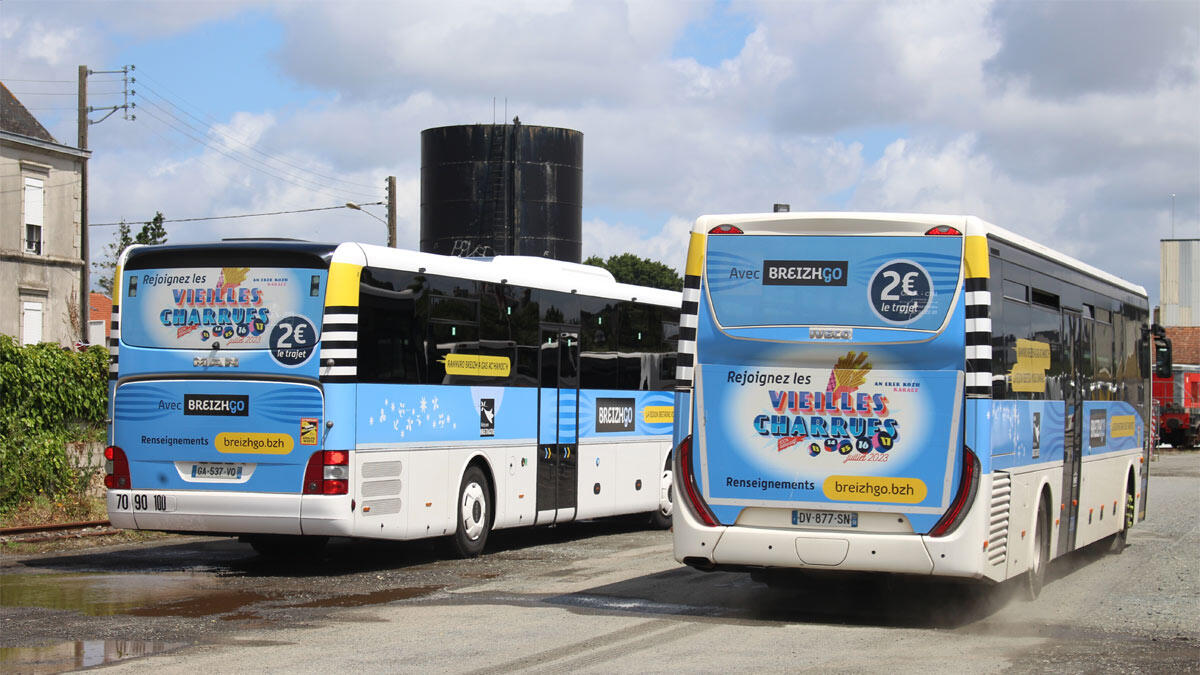 bus de la région Bretagne, avec l'affiche des Vieilles Charrues
