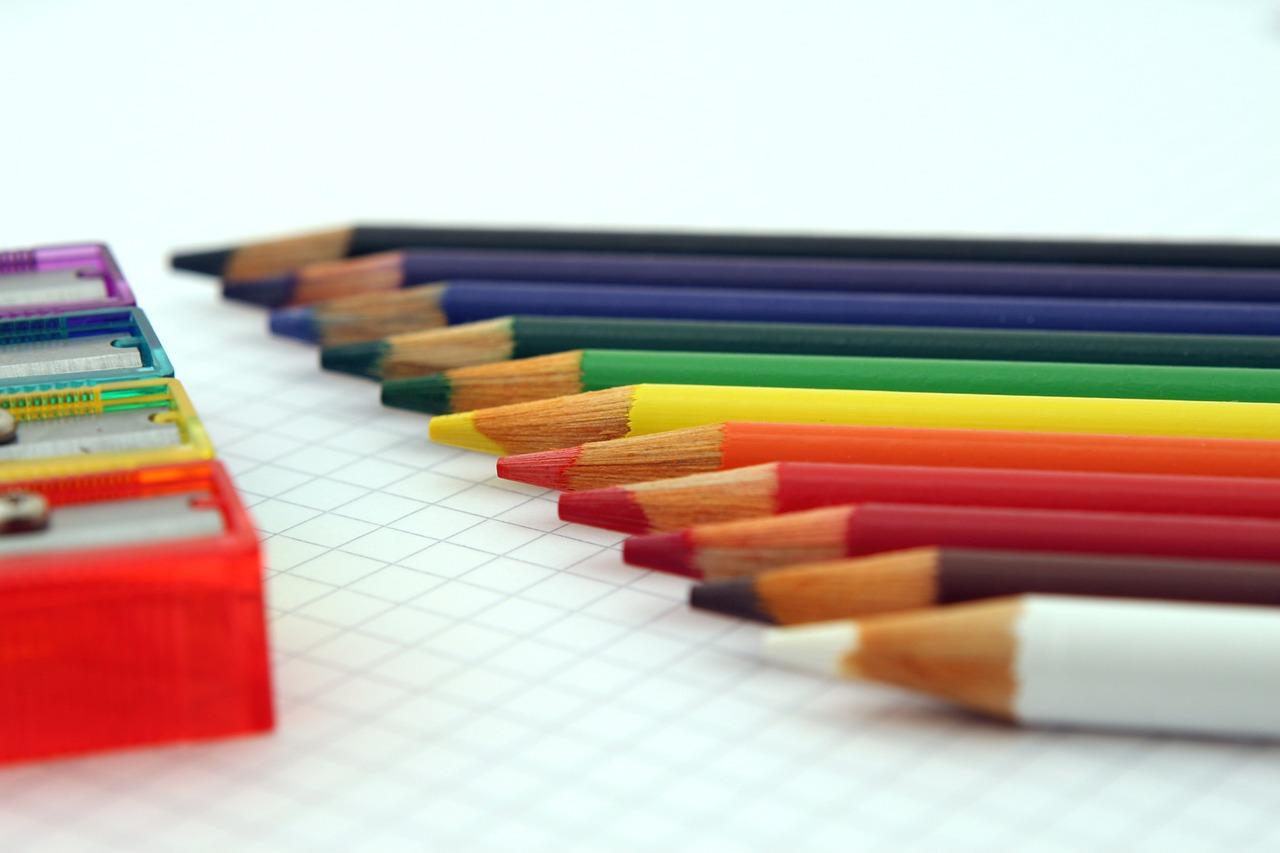 Coloured pencils, highlighters and post-it notes can help with learning key points