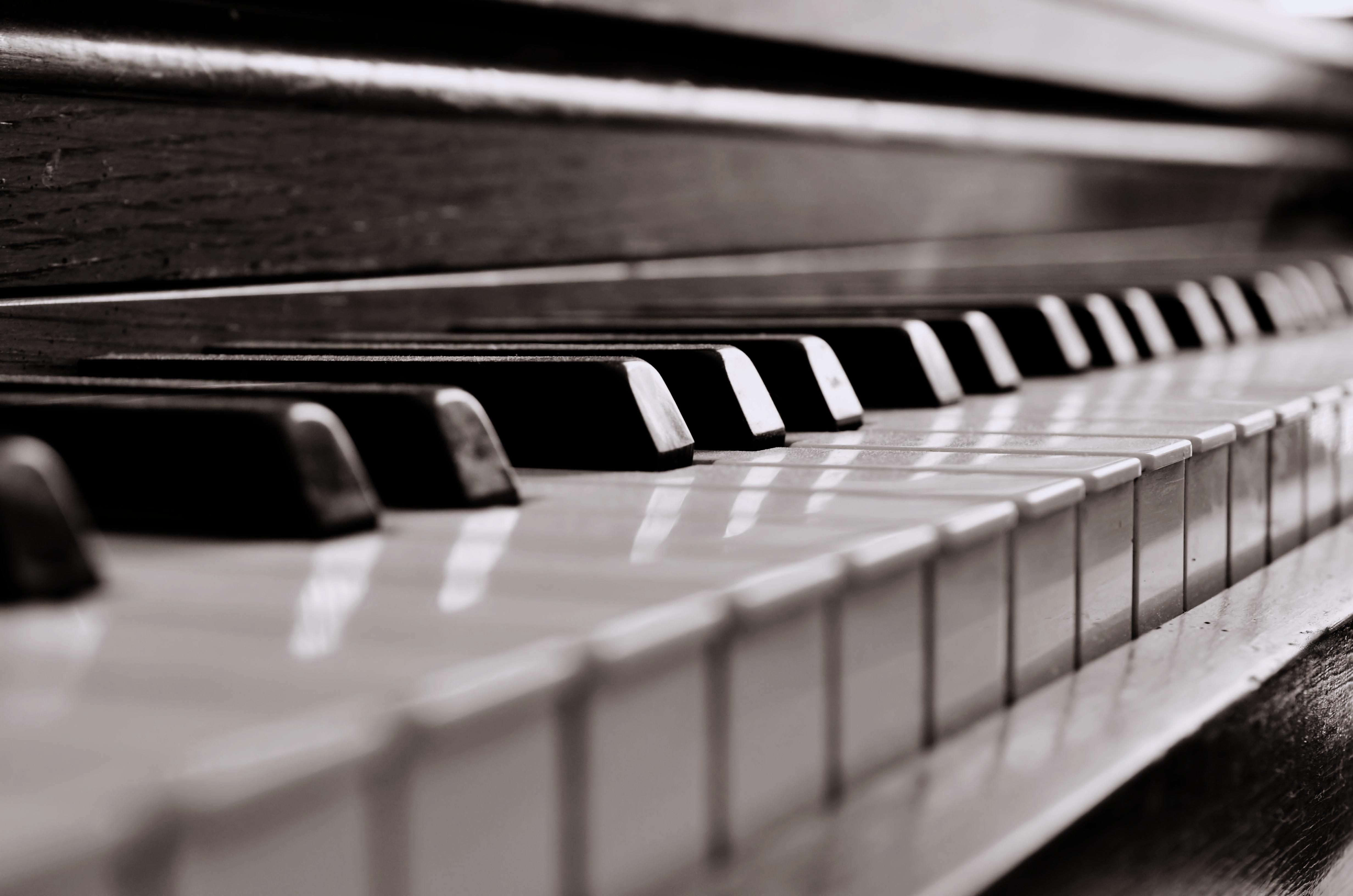 Where can I find information on pianos?