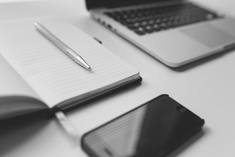 Download different app's to learn English at your own pace!
