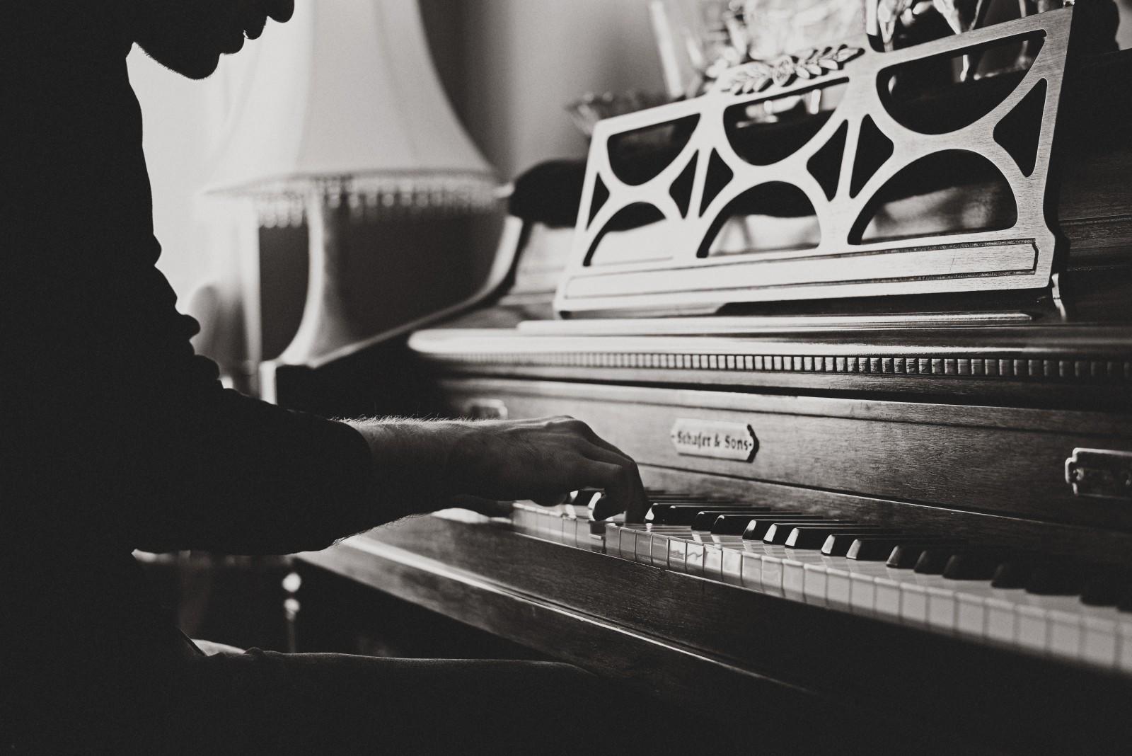 Piano player