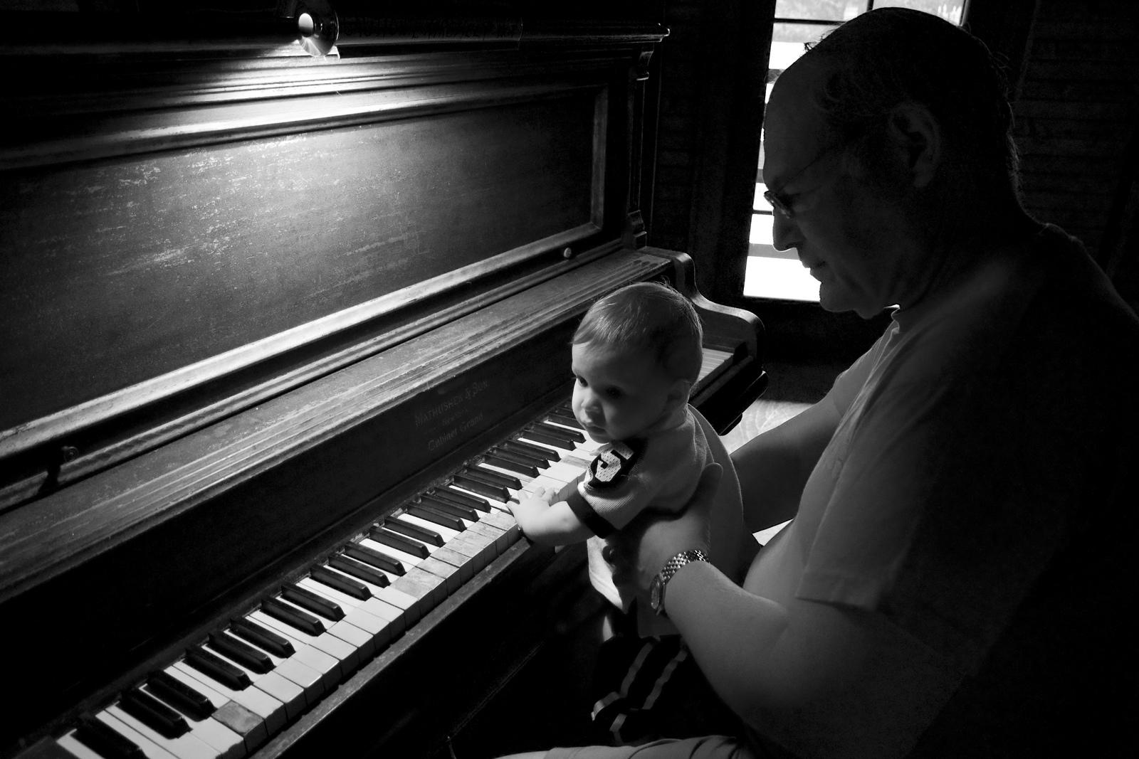 Learn to play your favorite songs on the piano thanks to tutorials